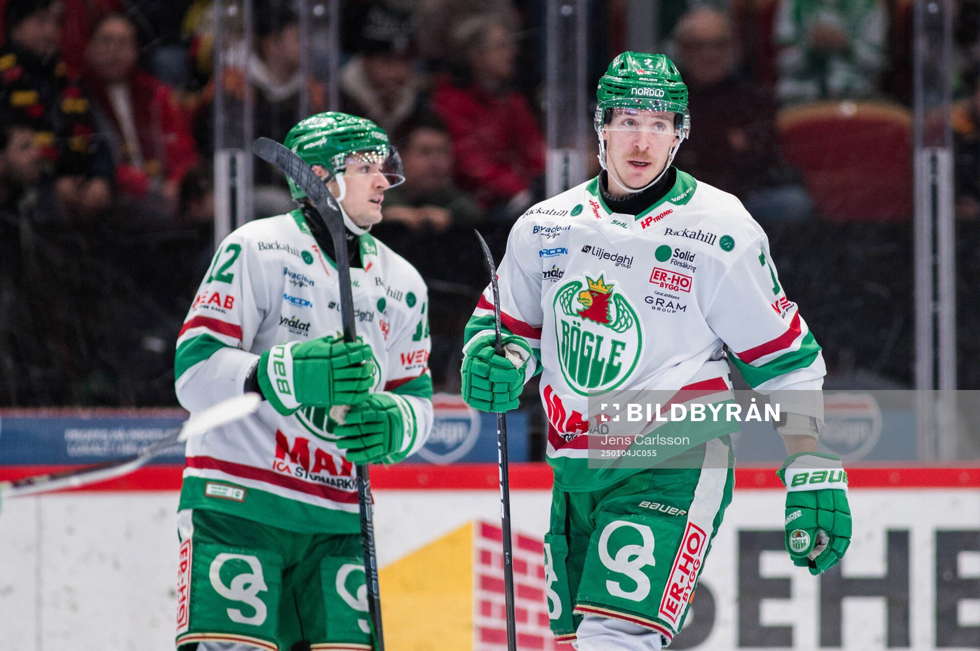 Rögles Carter Ashton jublar