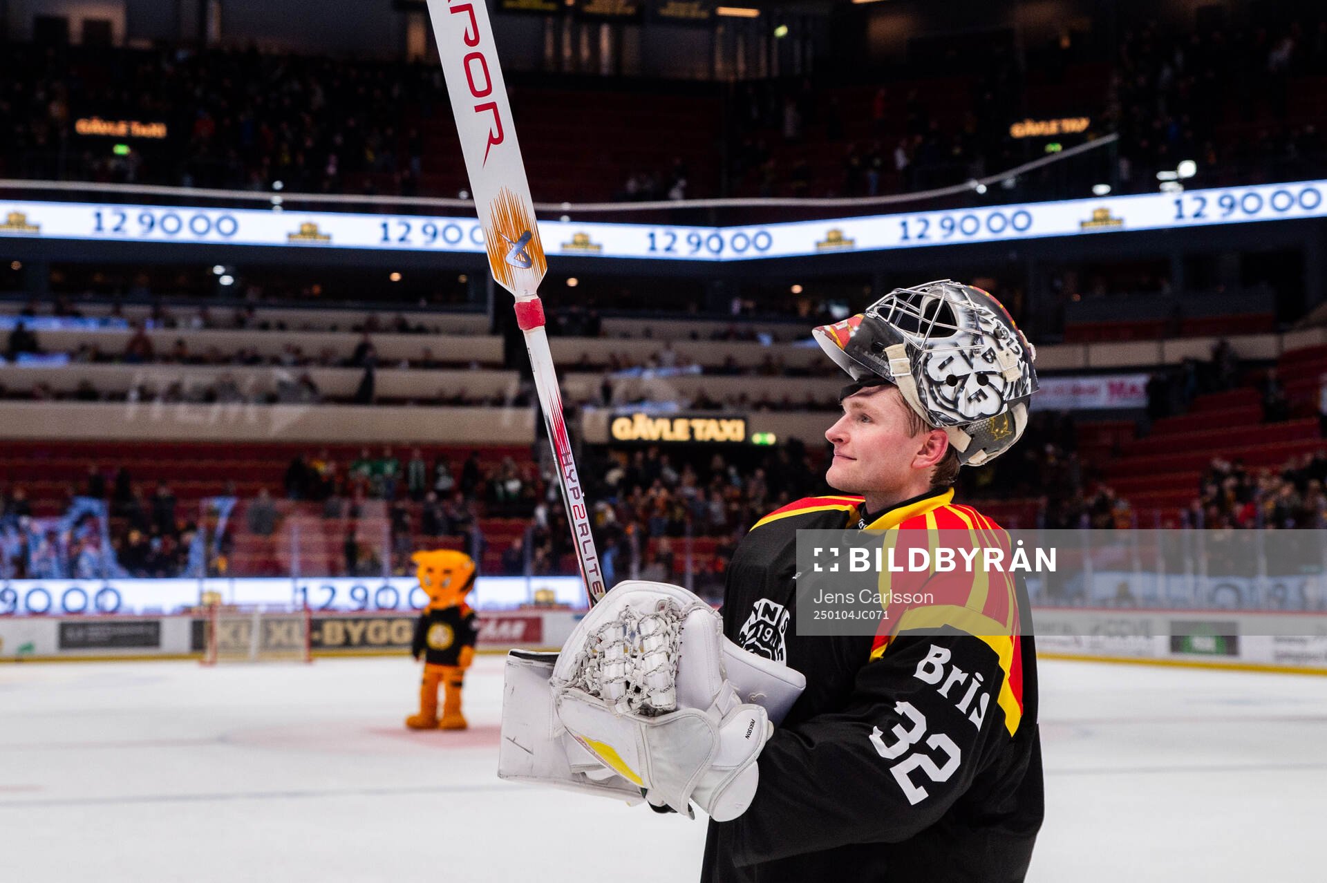 Brynäs målvakt Ludvig Persson jublar