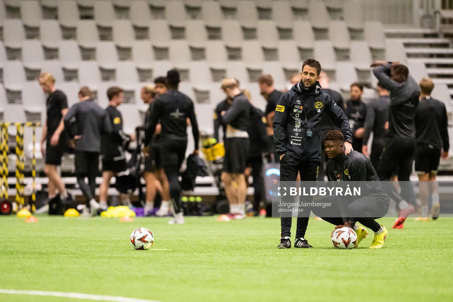 Assisterande tränare Javier Agenjo Duran och Terry Yegbe