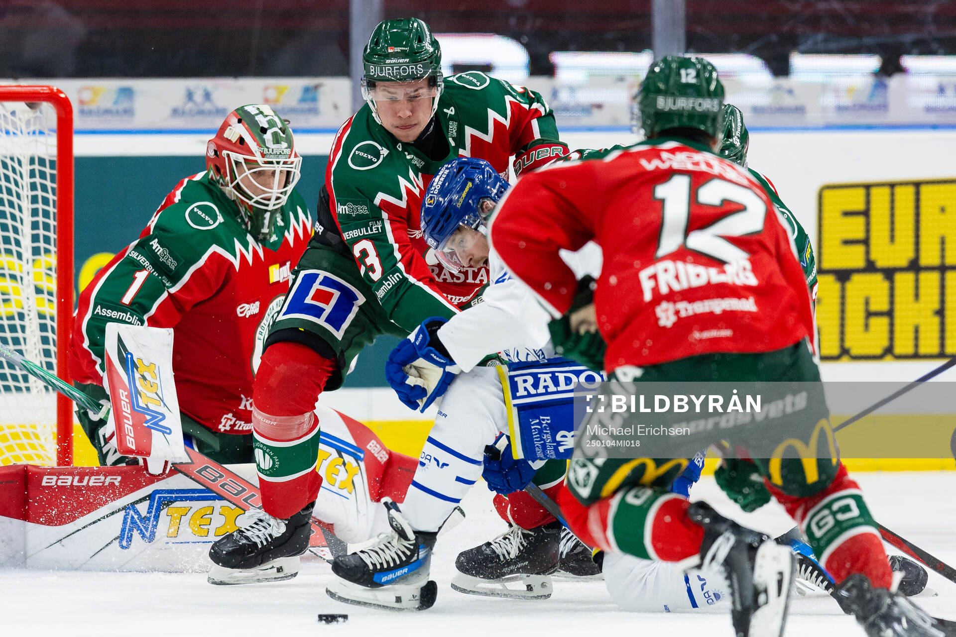 Frölundas målvakt Lars Johansson och Albin Sundin