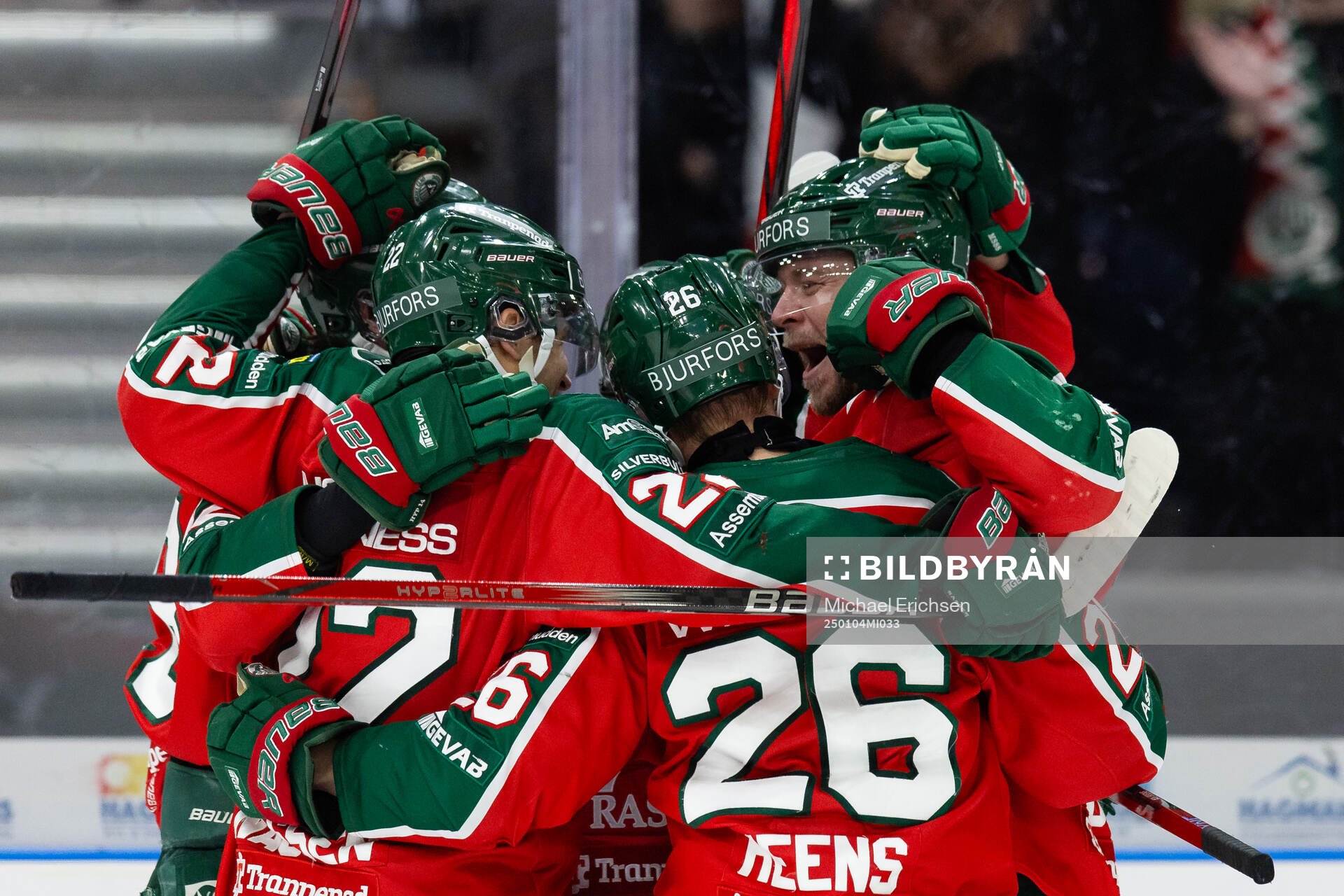Frölundas Christian Folin jublar med lagkamrater