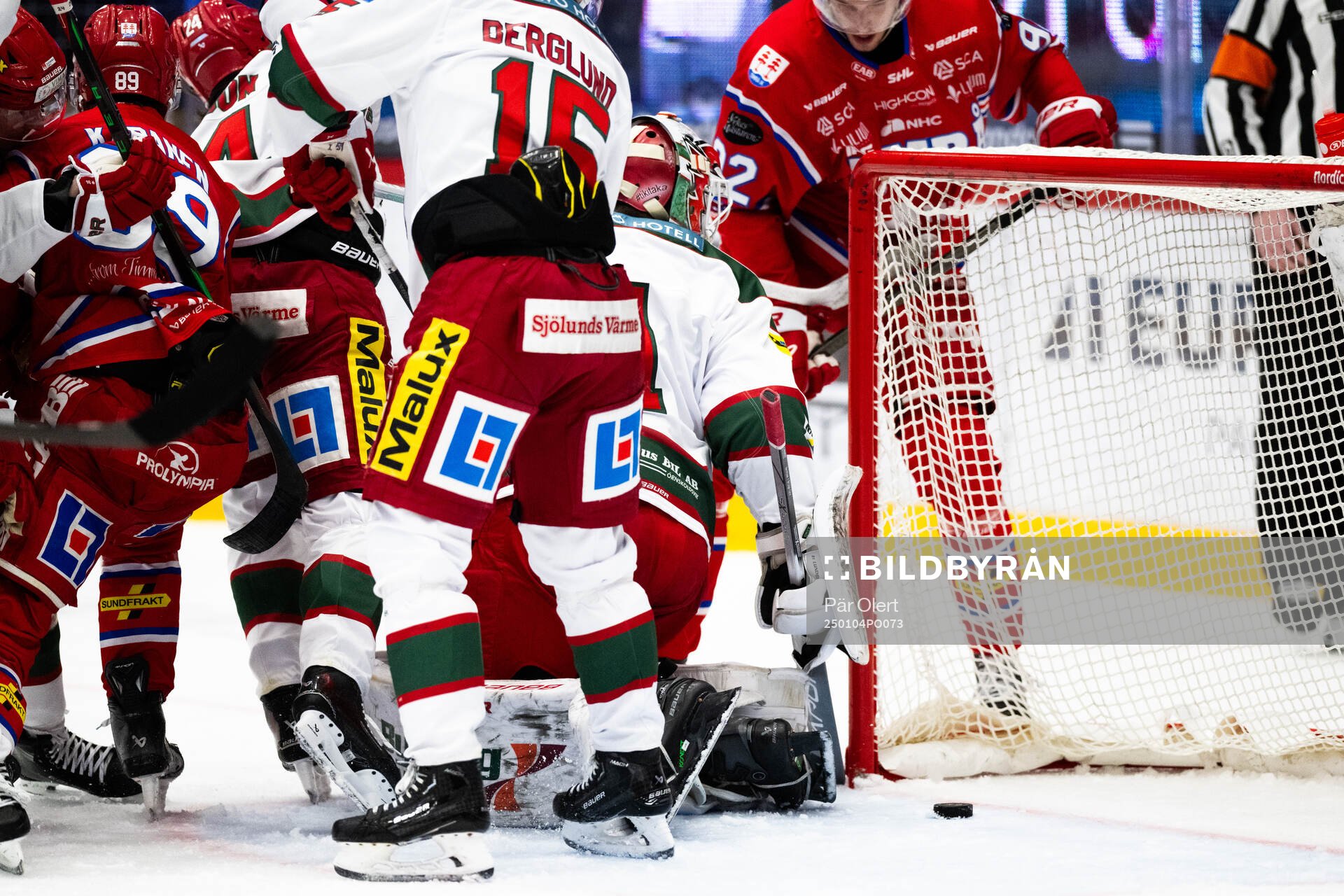 Pucken bakom Modos målvakt Ebbe Lundberg