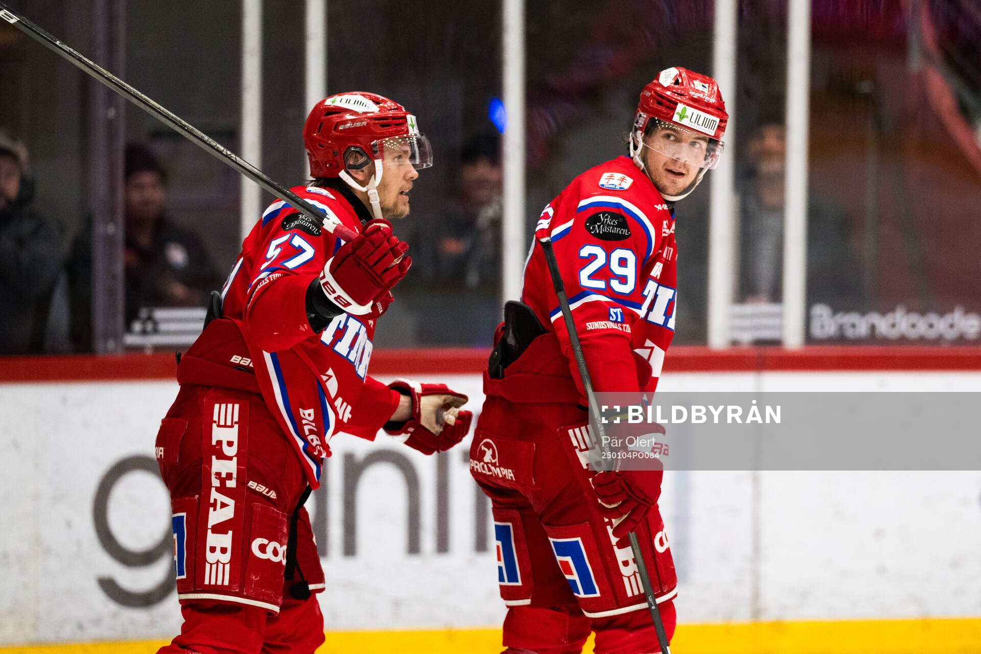 Timrås Filip Hållander jublar