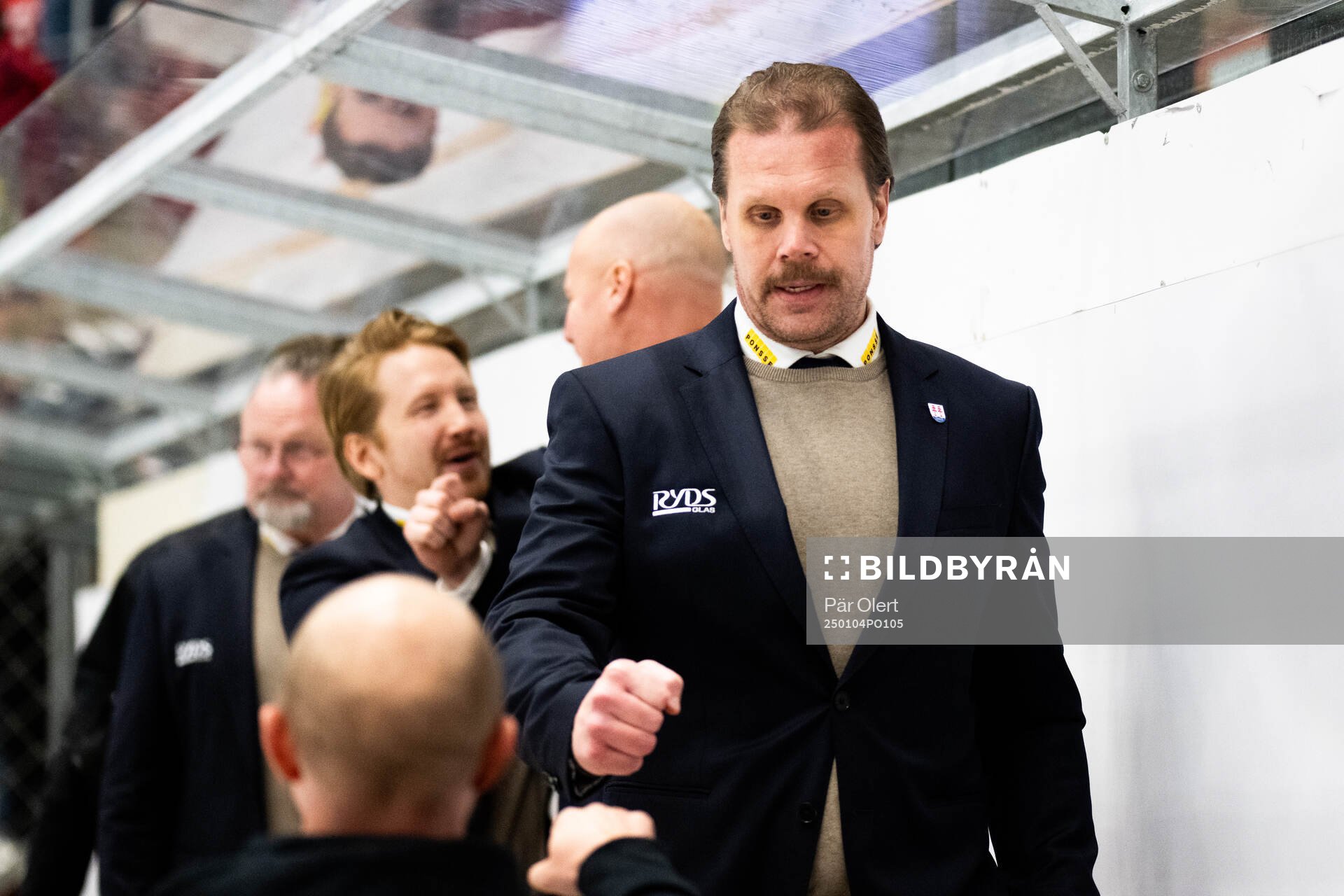 Timrås tränare Olli Jokinen jublar