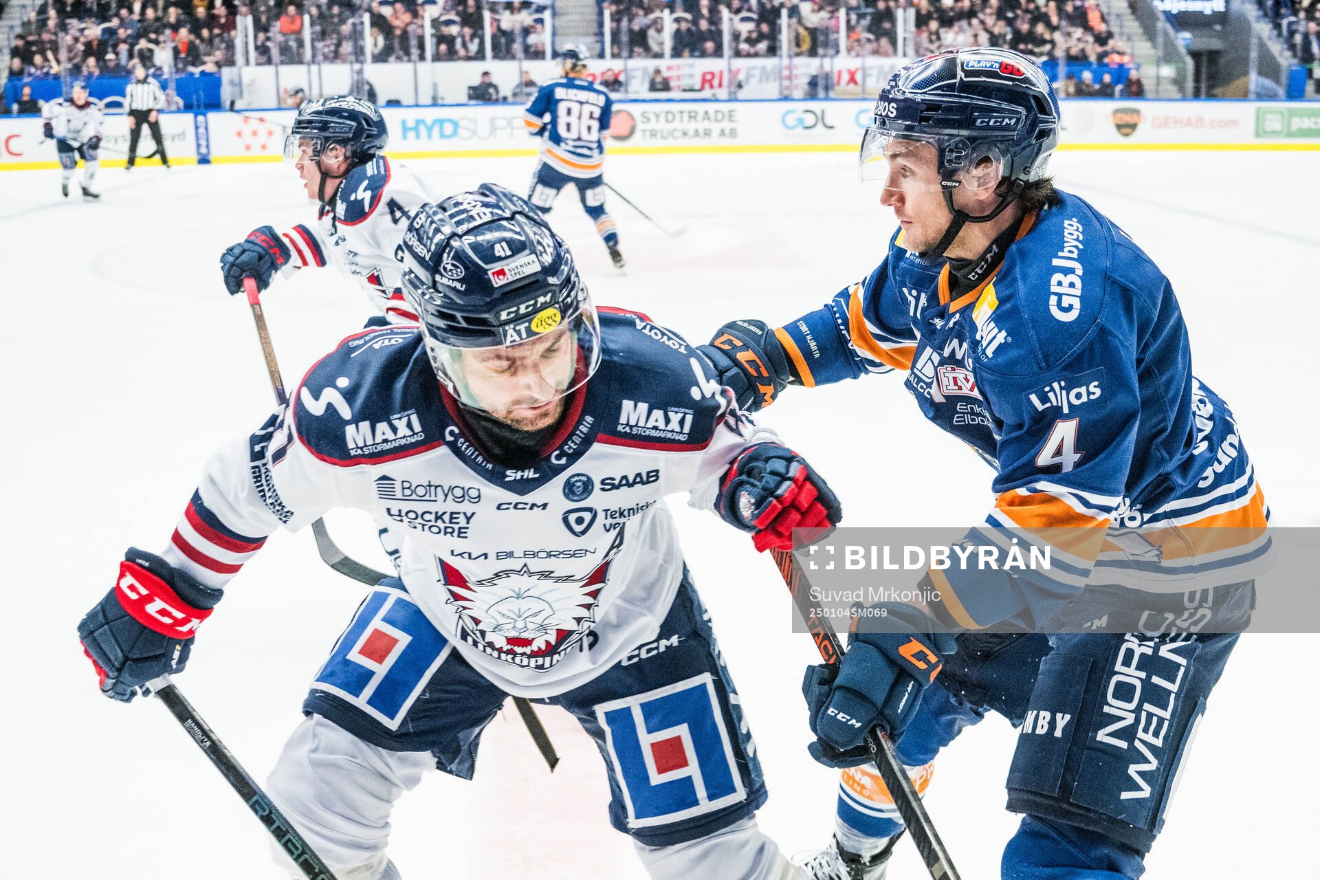 Linköpings Broc Little och Växjös Keegan Lowe