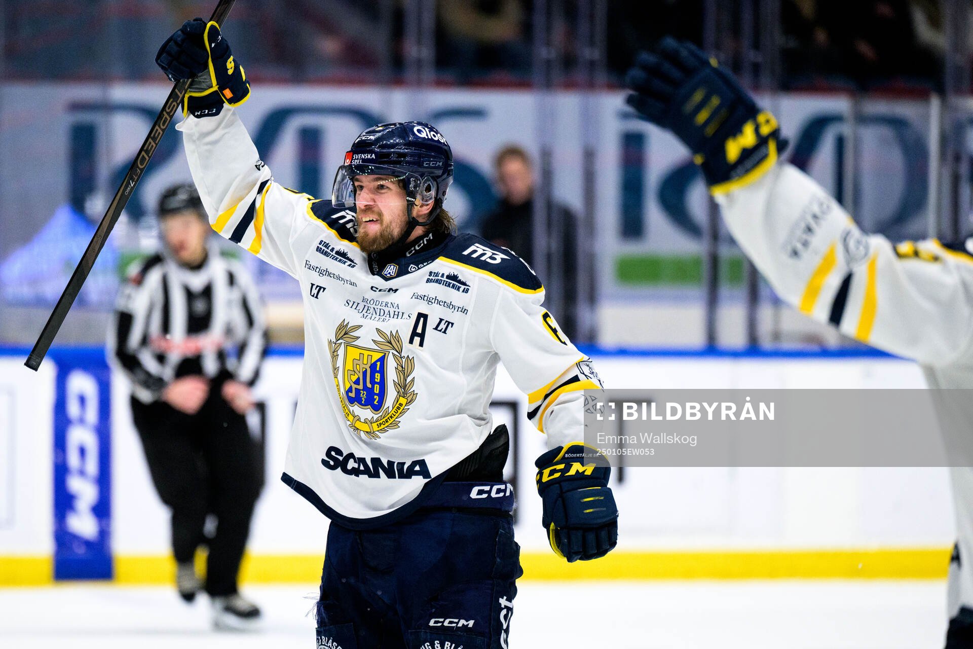 Södertäljes Olli Vainio jublar