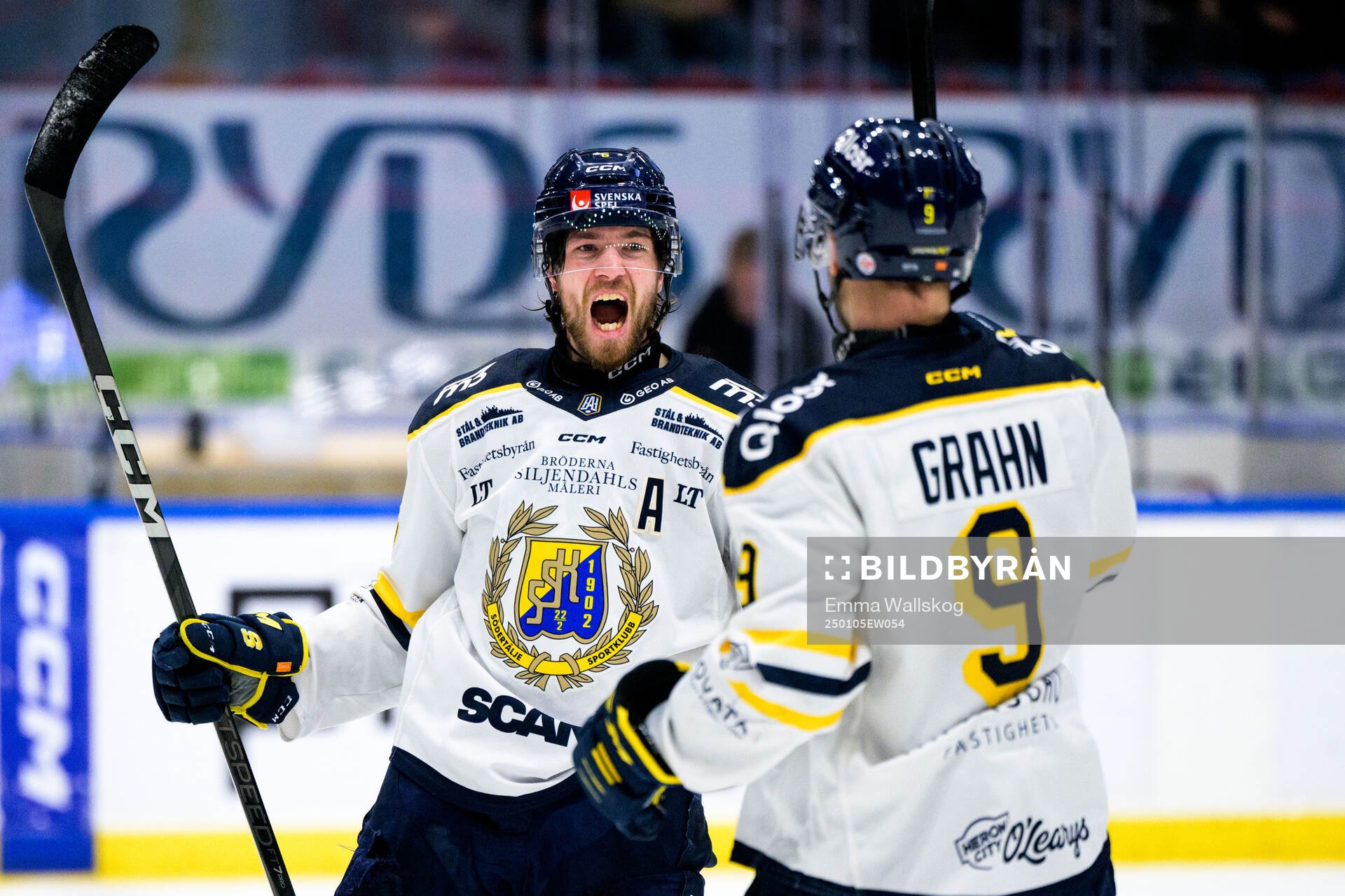 Södertäljes Olli Vainio jublar