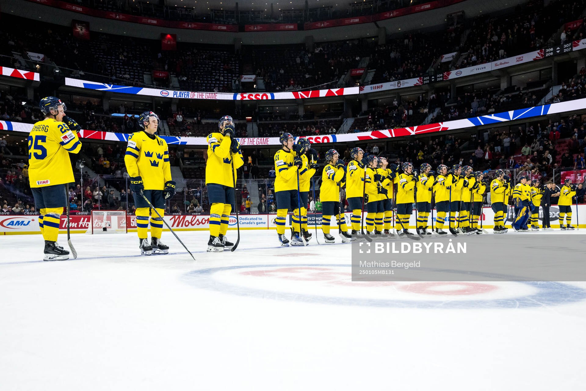 Players of Sweden looks dejected