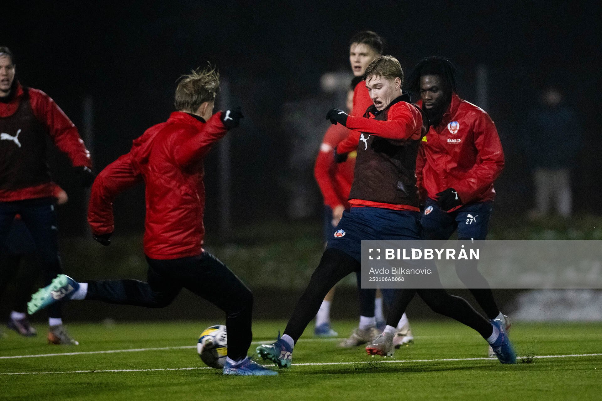Helsingborgs Benjamin Örn under en gemensam fotbollsträning med Helsingborgs herr och damlag den 6 januari 2025 i Helsingborg. 
