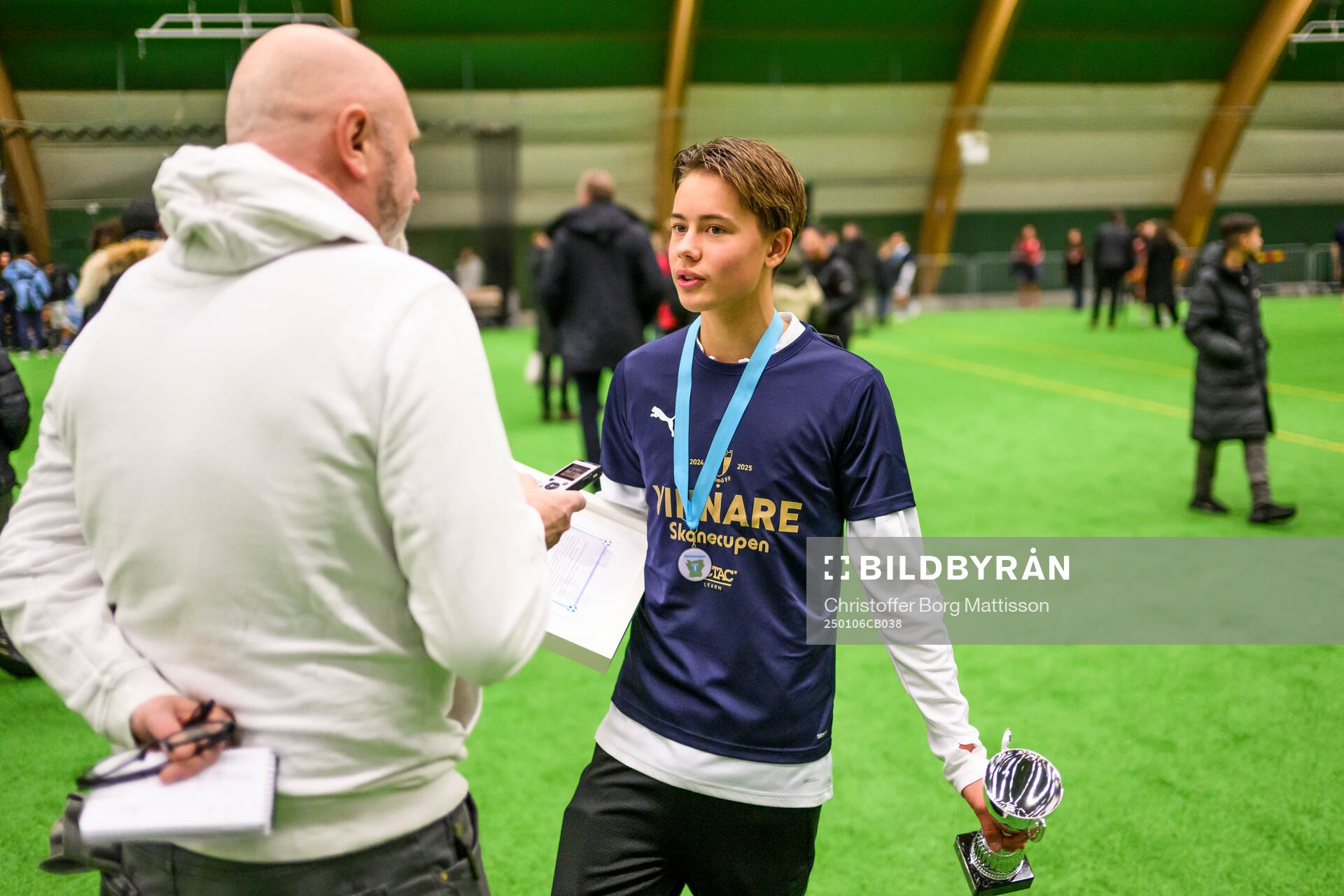 Malmö FF P16s Vidar Skoglund intervjuas efter ungdomsturneringen Skånecupen i fotboll den 6 januari 2025 i Malmö. 
