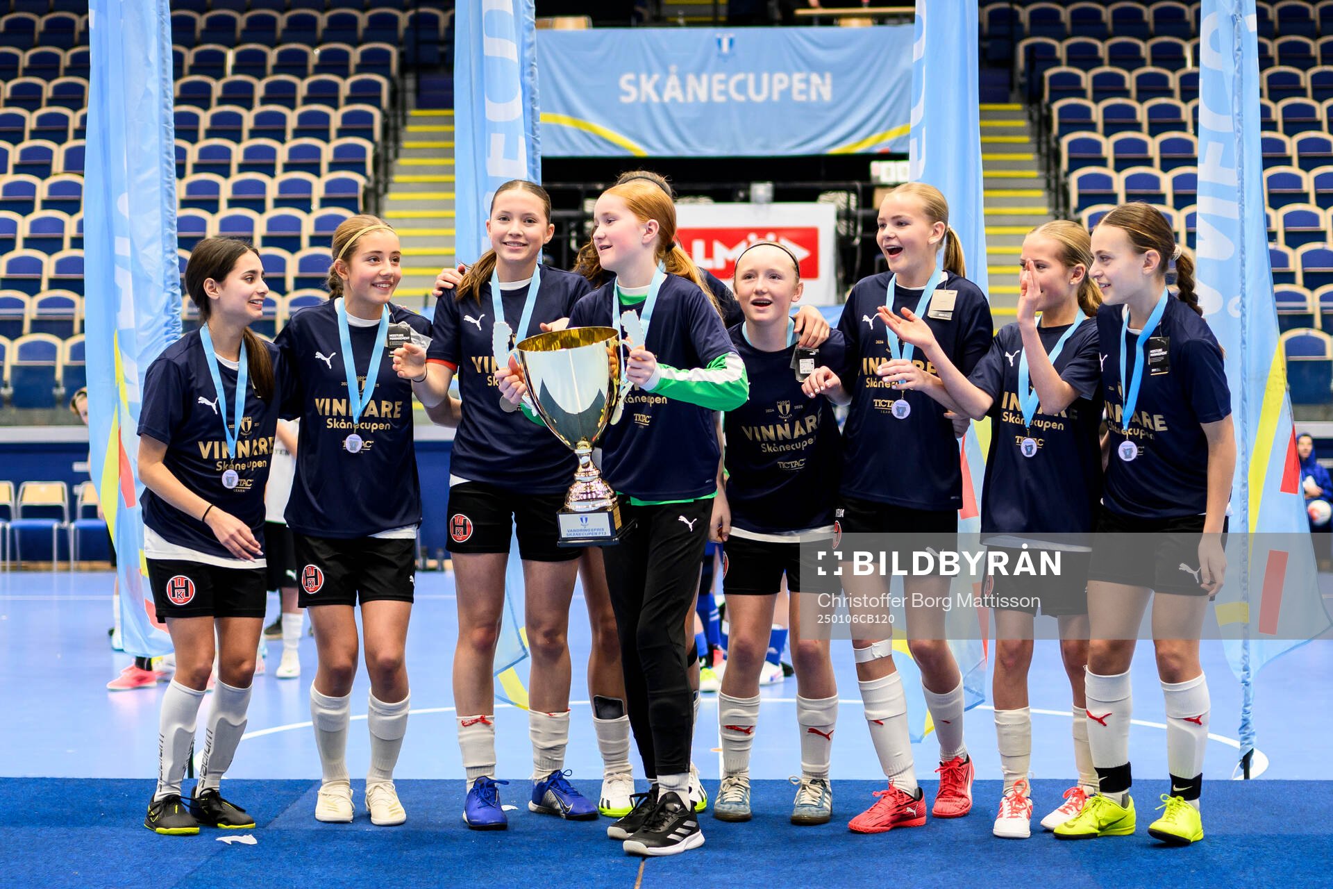 Deltagare jublar under ungdomsturneringen Skånecupen i fotboll den 6 januari 2025 i Malmö. 