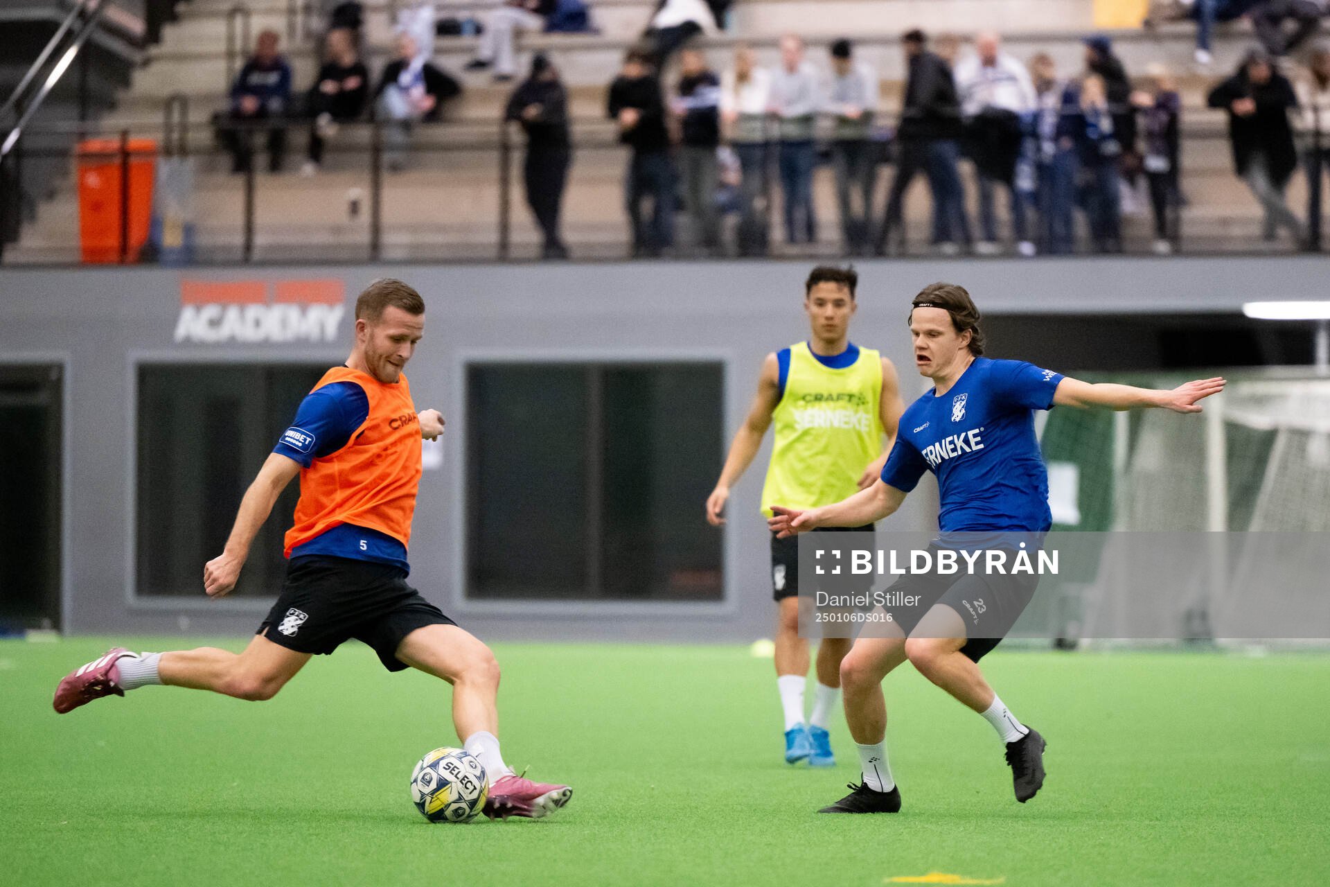 Jonas Bager och Kolbeinn Thordarson  under en träning med IFK Göteborg den 6 januari 2025 i Göteborg. 