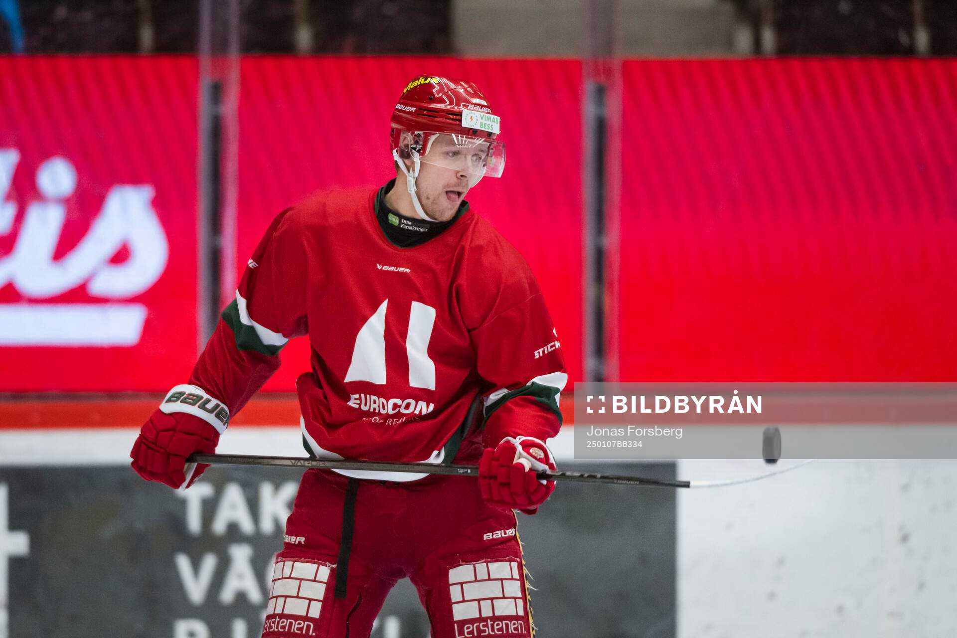 Modos Mikkel Aagaard innan ishockeymatchen i SHL mellan