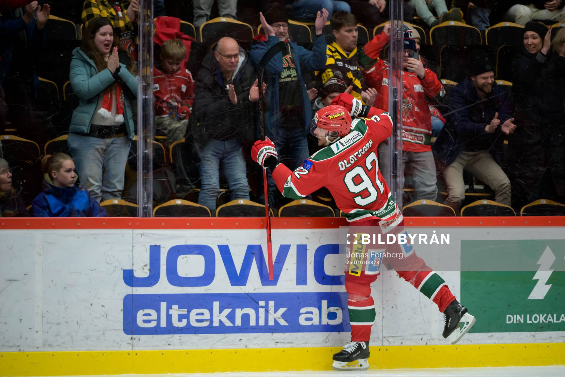 Modos Jesper Olofsson jublar