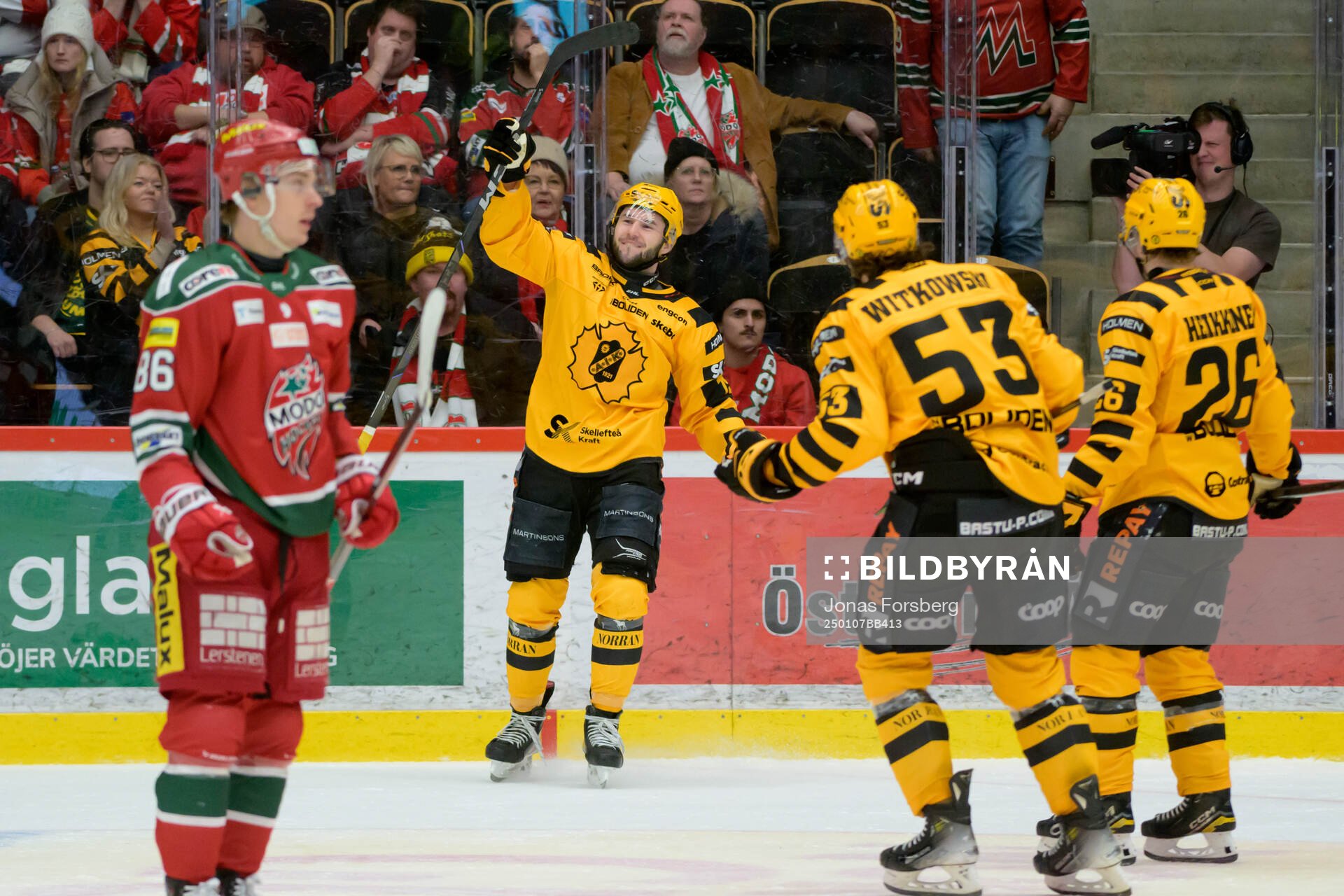 Skellefteås Martins Dzierkals jublar