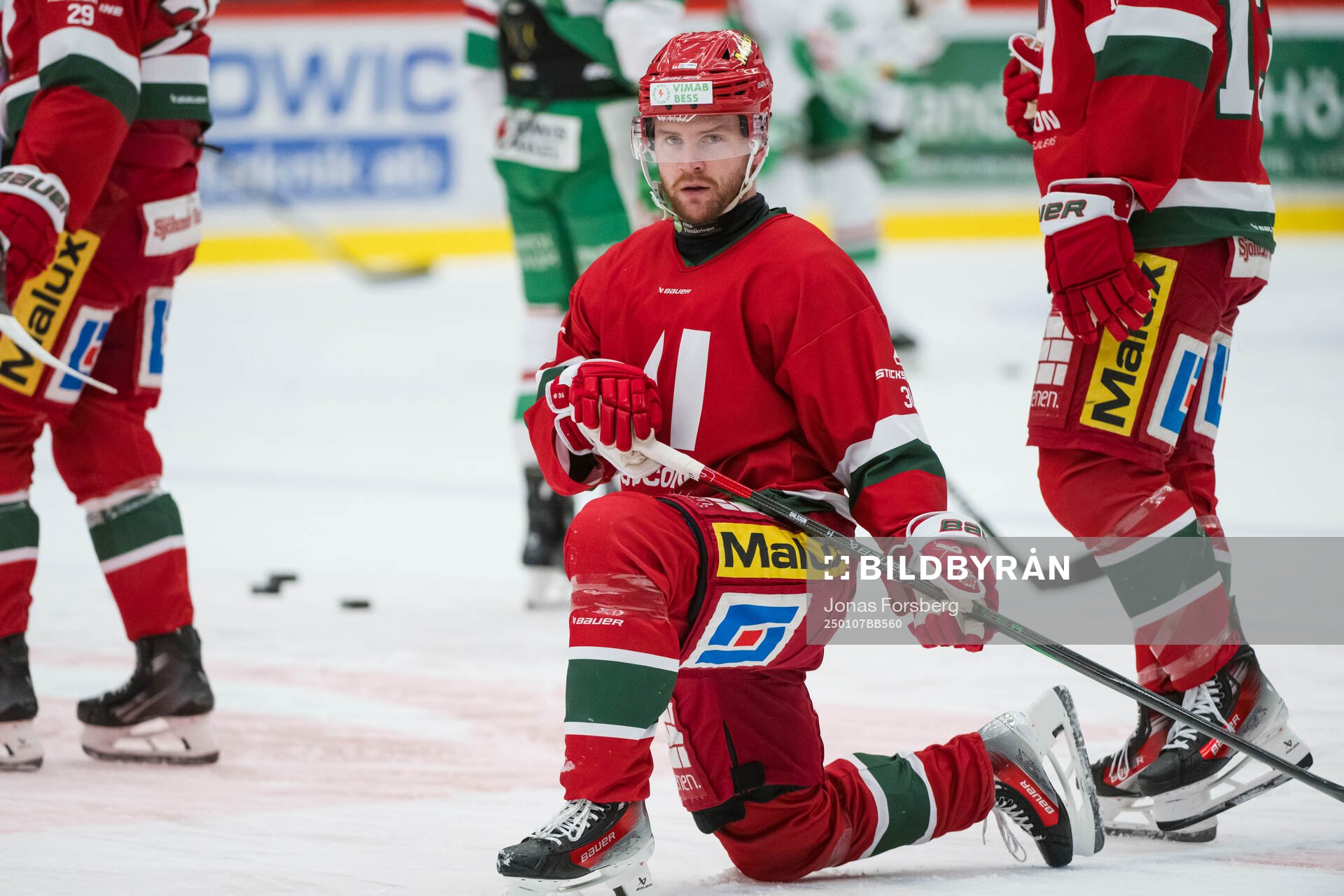Modos Sebastian Ohlsson innan ishockeymatchen i SHL mellan