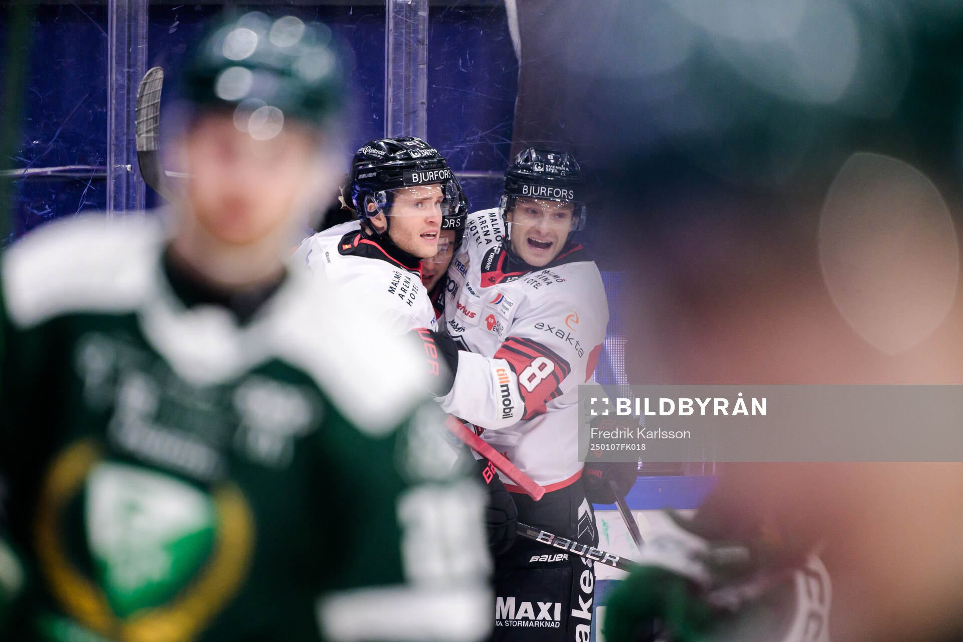 Malmö Redhawks Christoffer Forsberg , Nikola Pasic och