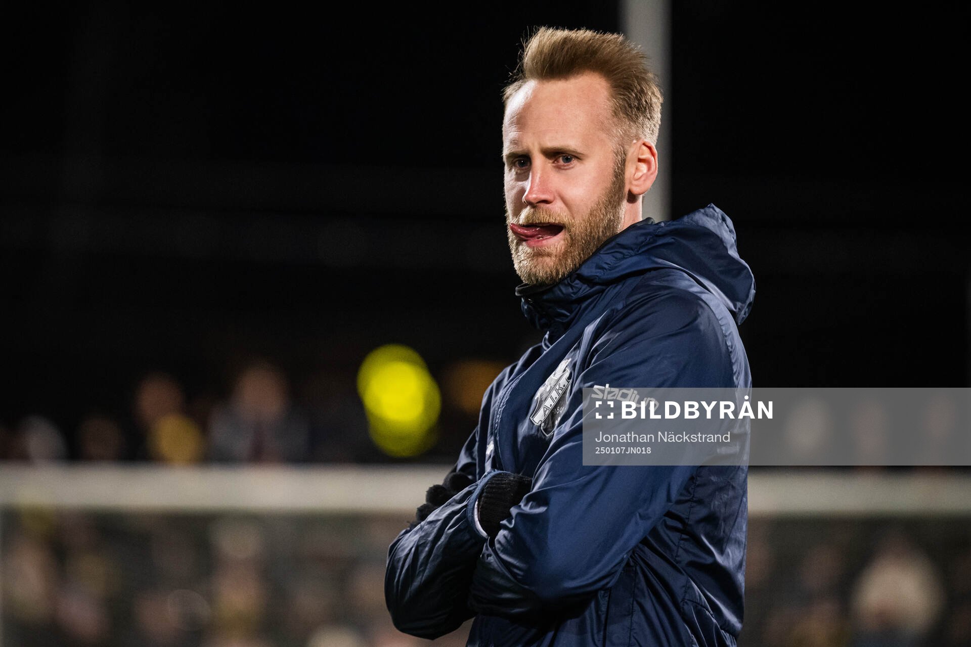 AIK:s assisterande tränare Nils Heingård under en gemensam fotbollsträning med AIK:s herr- och damlag den 7 januari 2025 i Stockholm.