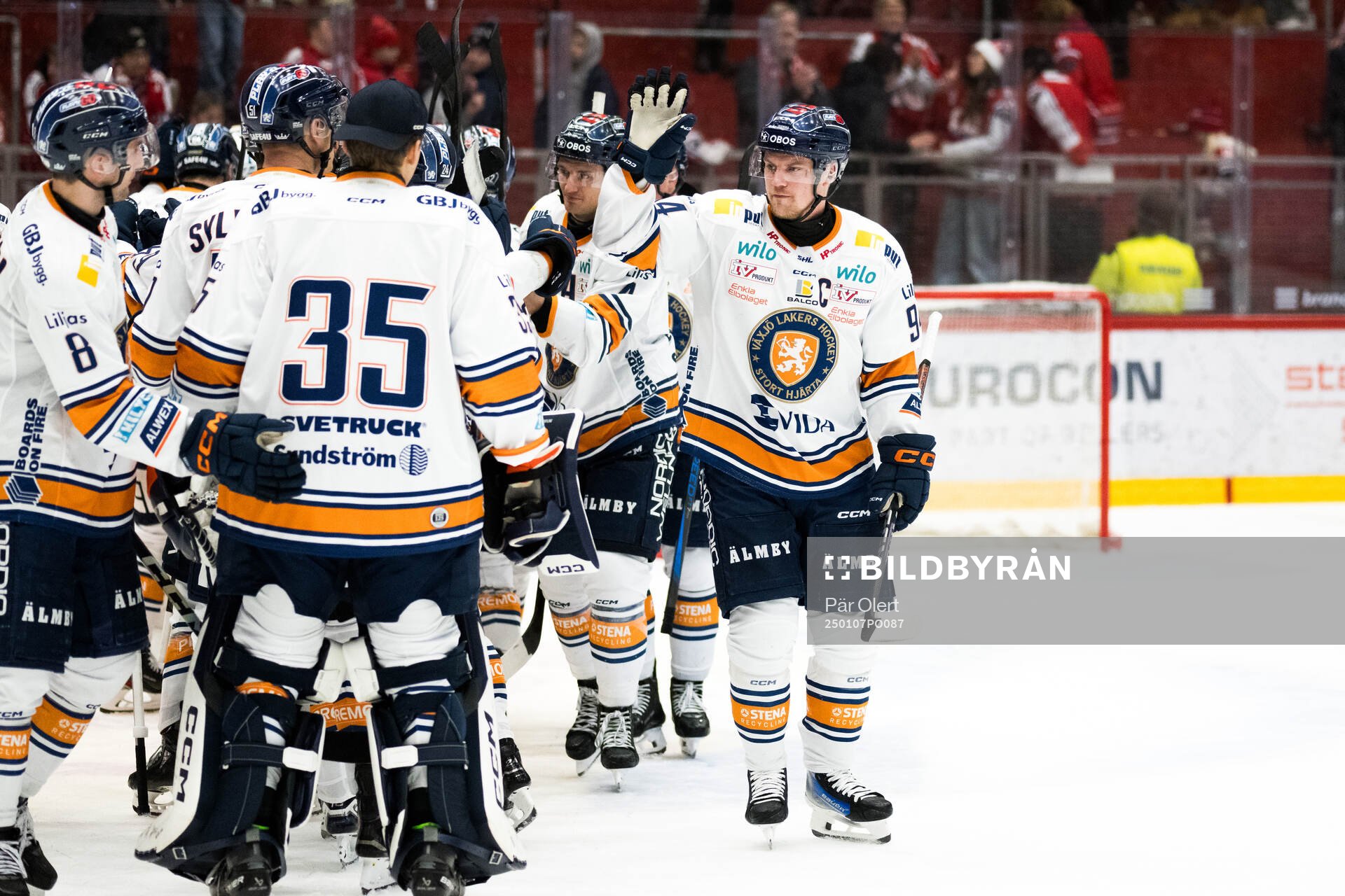 Växjös Joel Persson jublar med lagkamrater