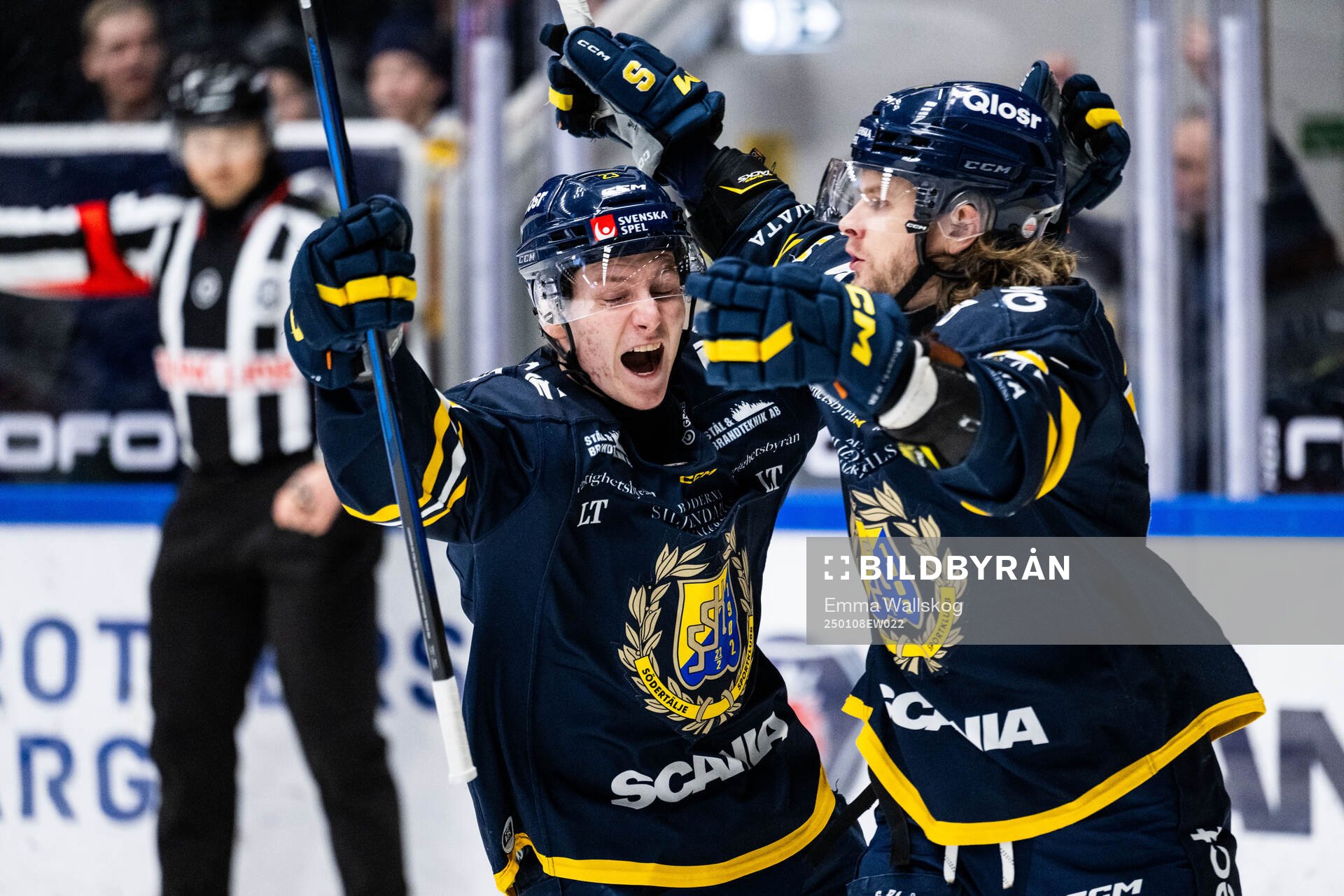 Södertäljes Nicolai Meyer jublar med Egor Polin