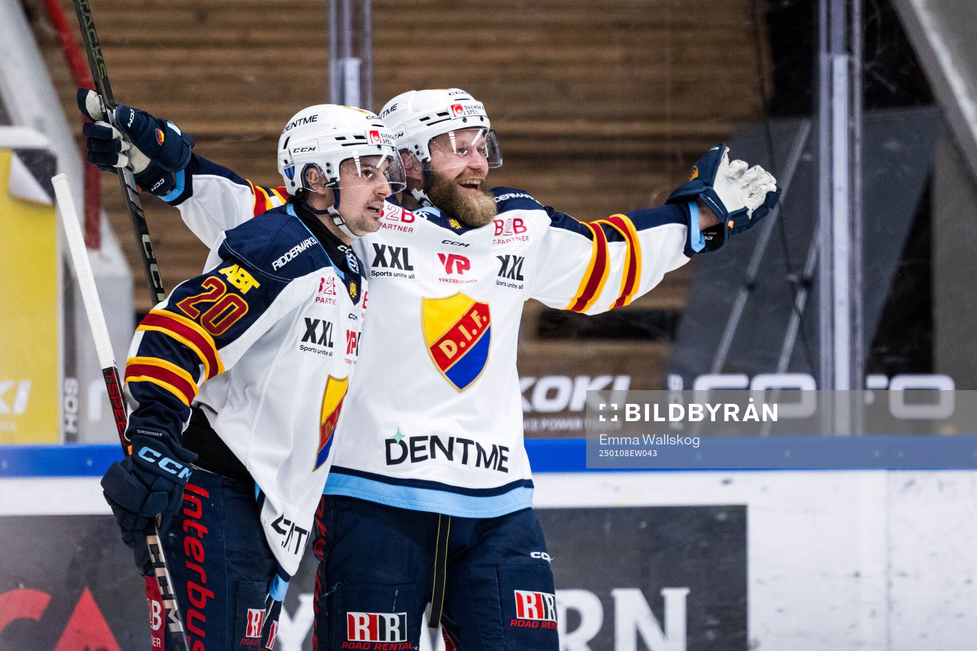 Djurgårdens Jonathan Tychonick och Patrick Thoresen jublar