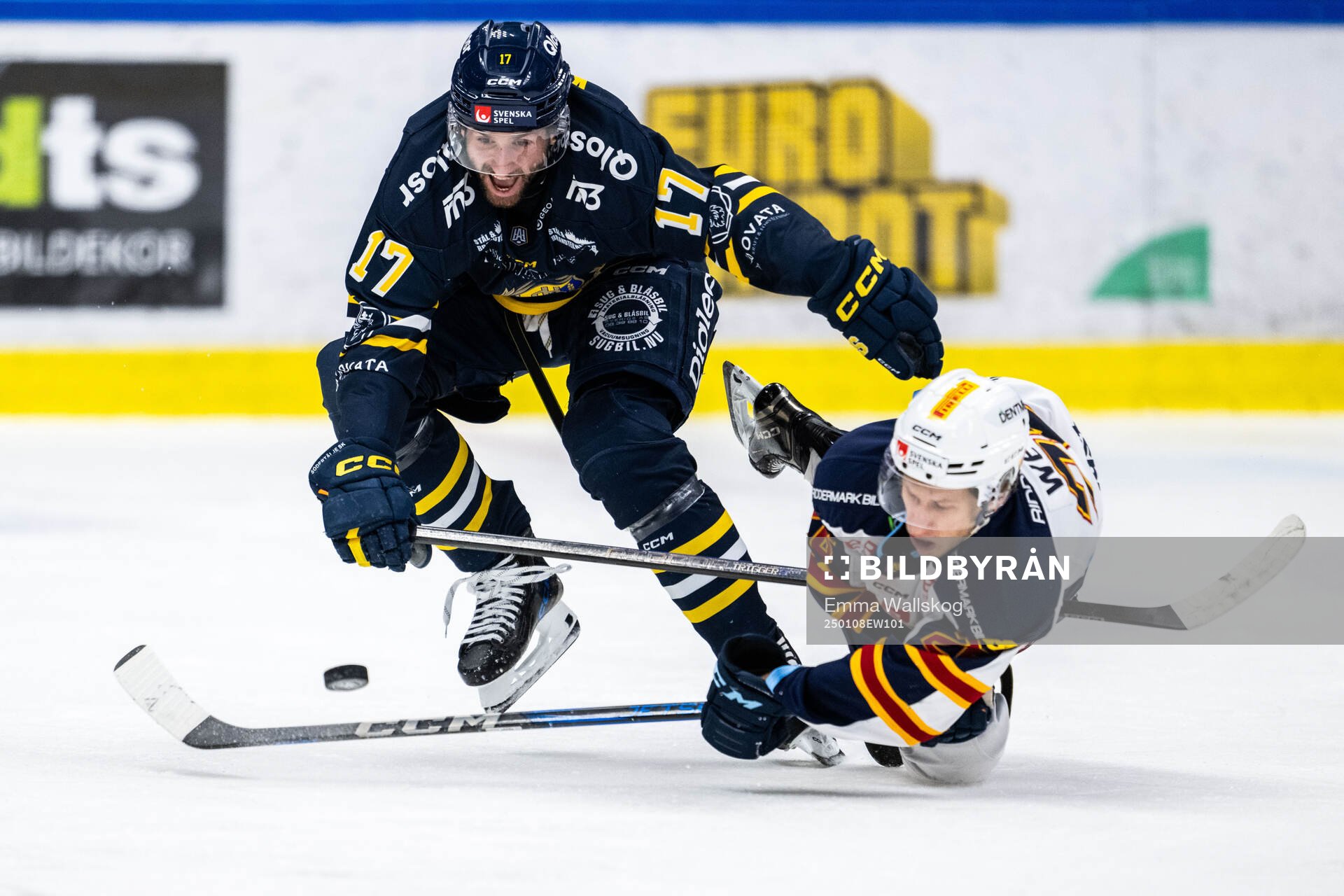 Södertäljes Amil Krupic och Djurgårdens Fredric Weigel