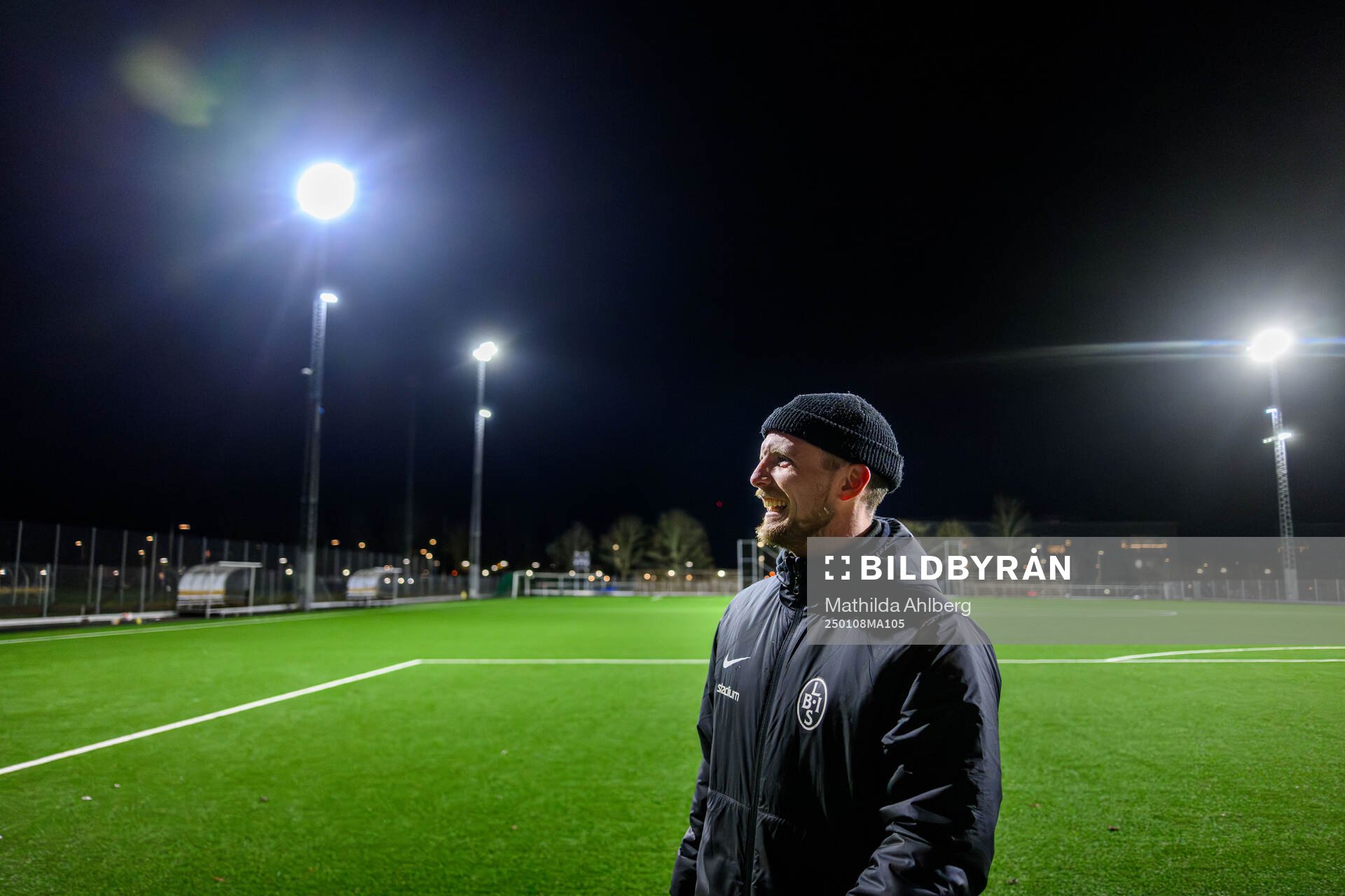 Tränare Jakob Heugren under en gemensam fotbollsträning med Landskronas herr- och damlag den 8 januari 2025 i Landskrona. 