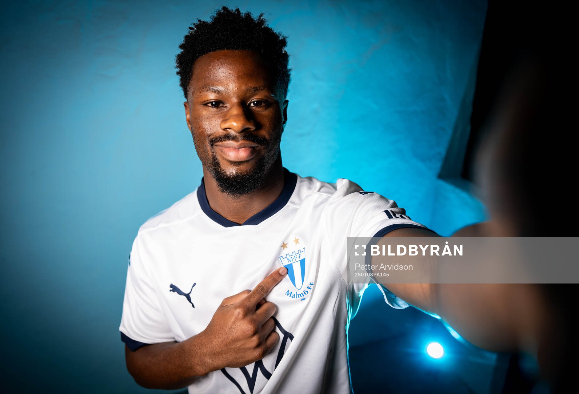 Malmö FF presenterar Emmanuel Ekong som ny spelare