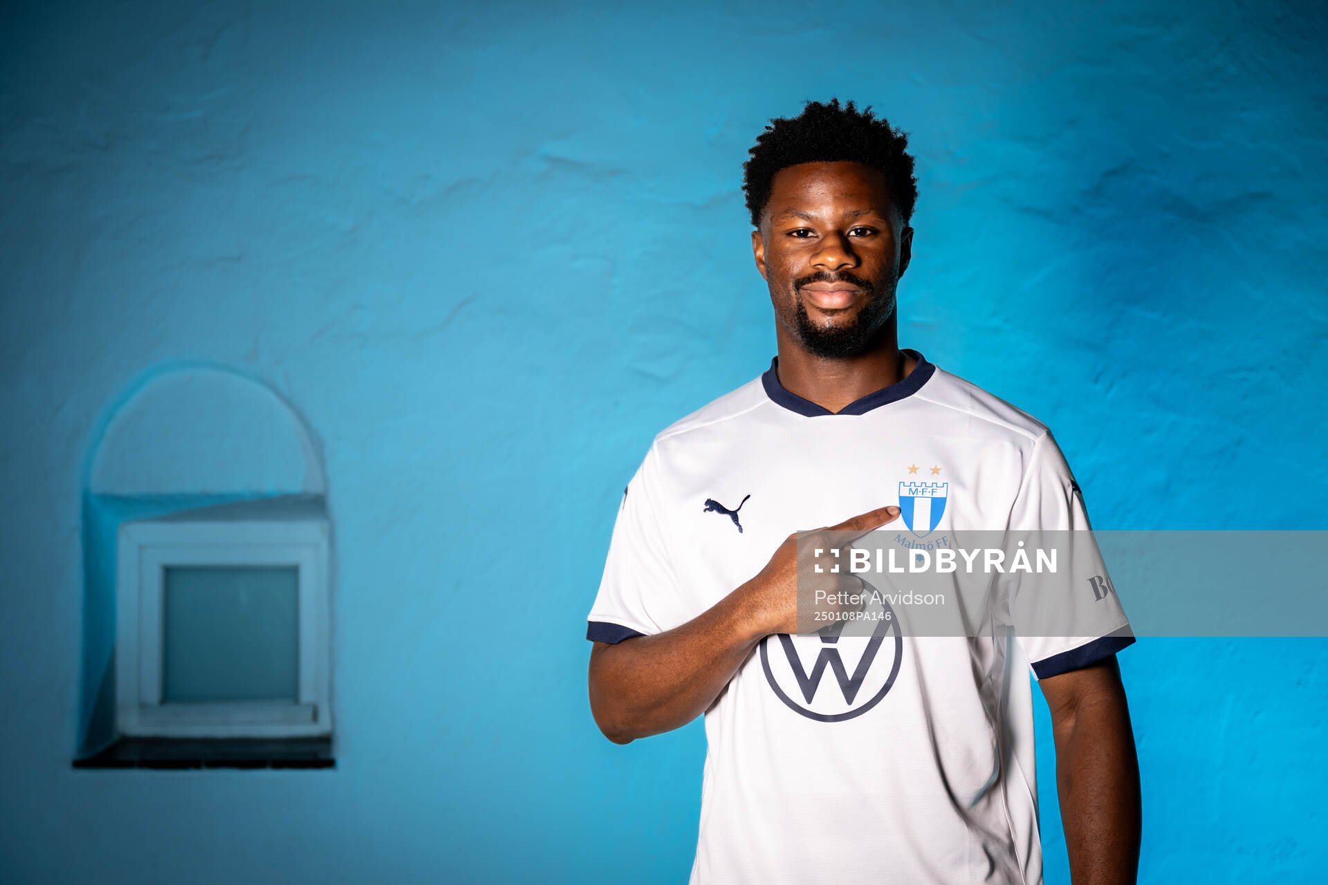 Malmö FF presenterar Emmanuel Ekong som ny spelare