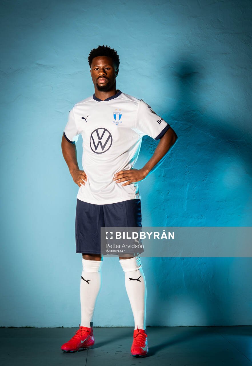 Malmö FF presenterar Emmanuel Ekong som ny spelare