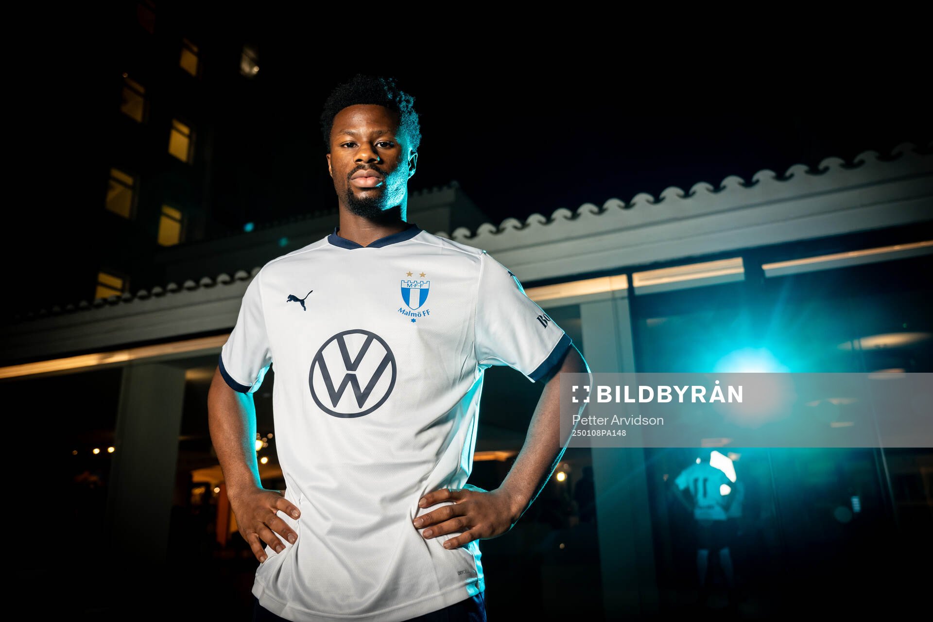 Malmö FF presenterar Emmanuel Ekong som ny spelare