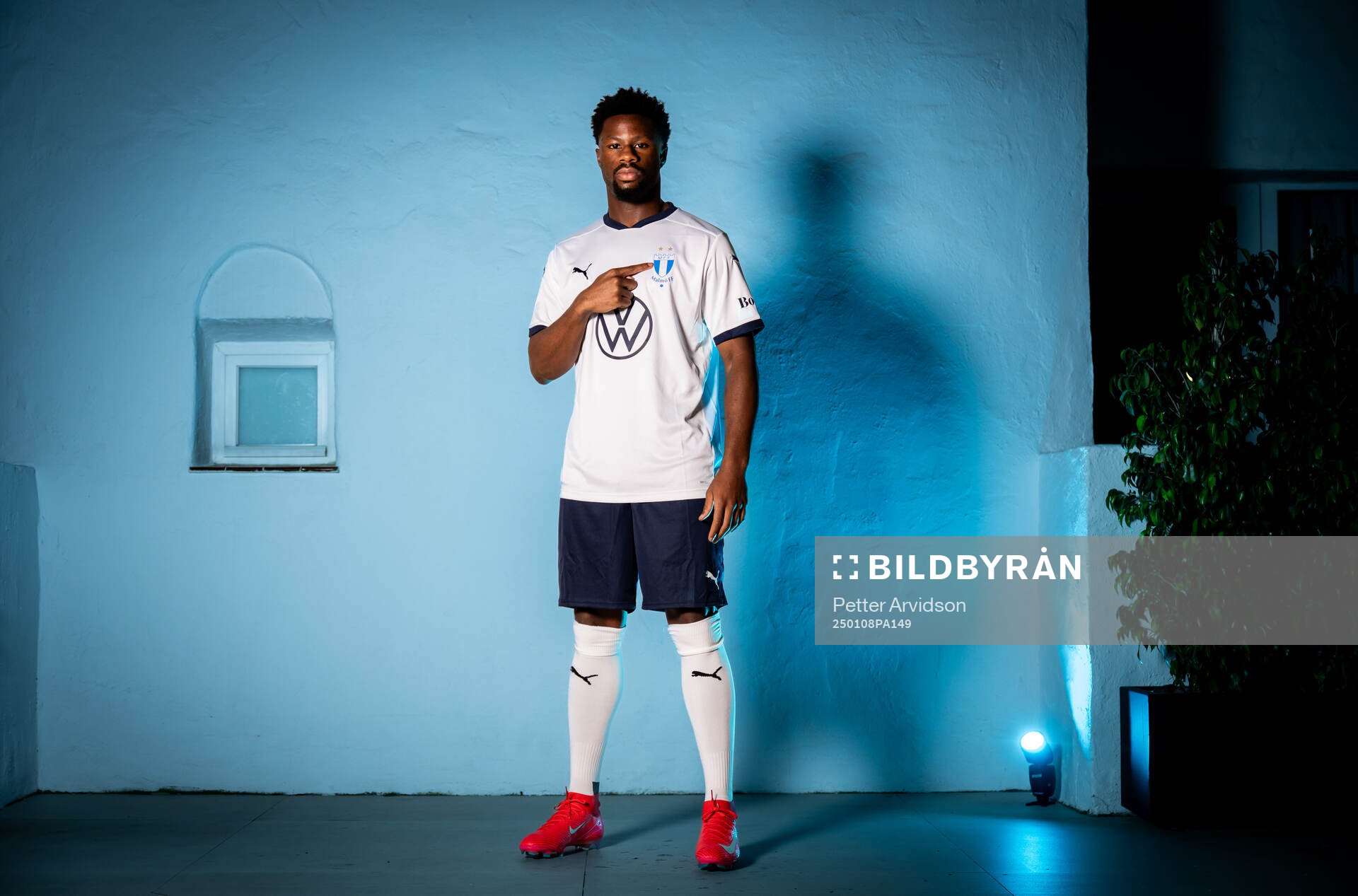 Malmö FF presenterar Emmanuel Ekong som ny spelare
