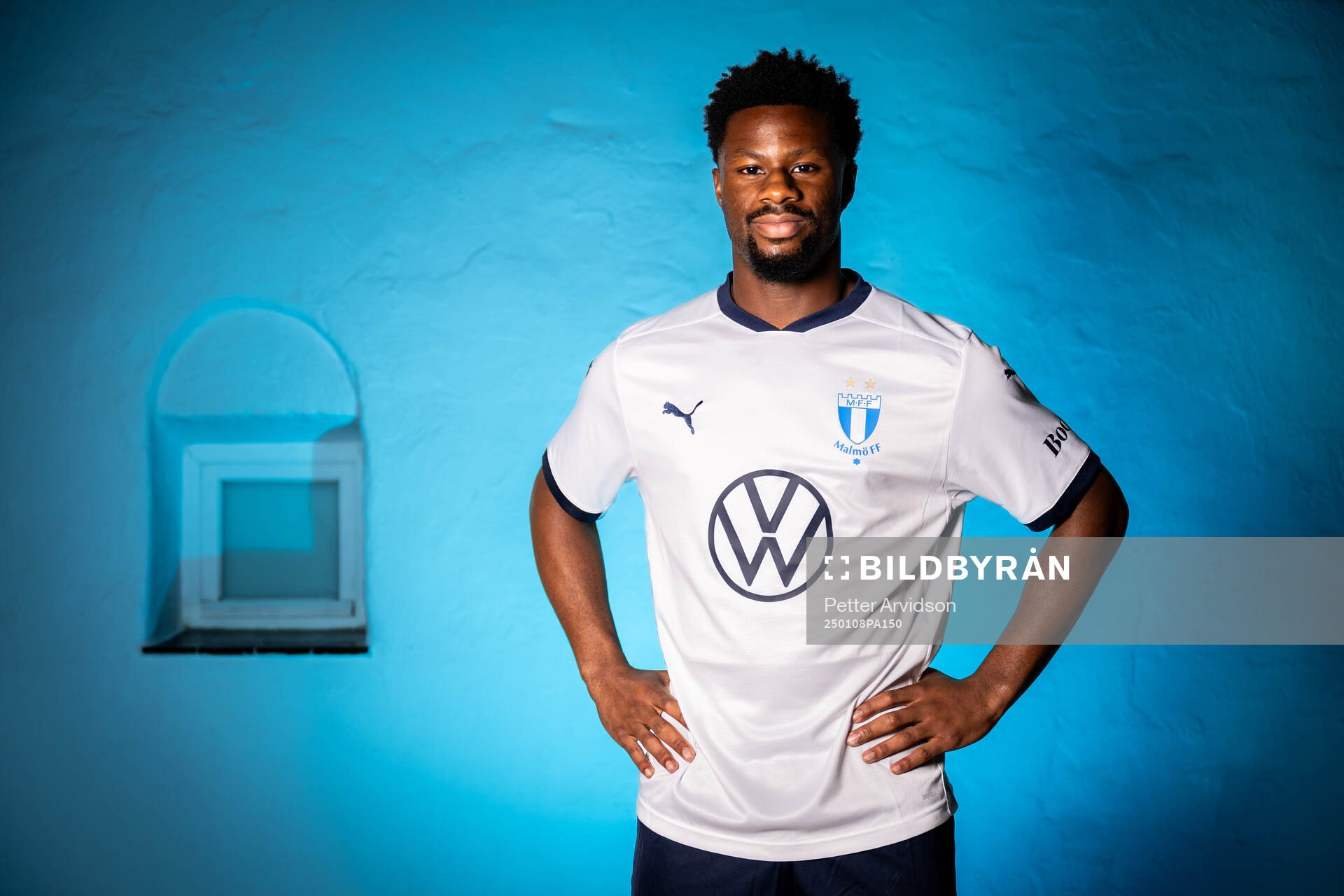 Malmö FF presenterar Emmanuel Ekong som ny spelare