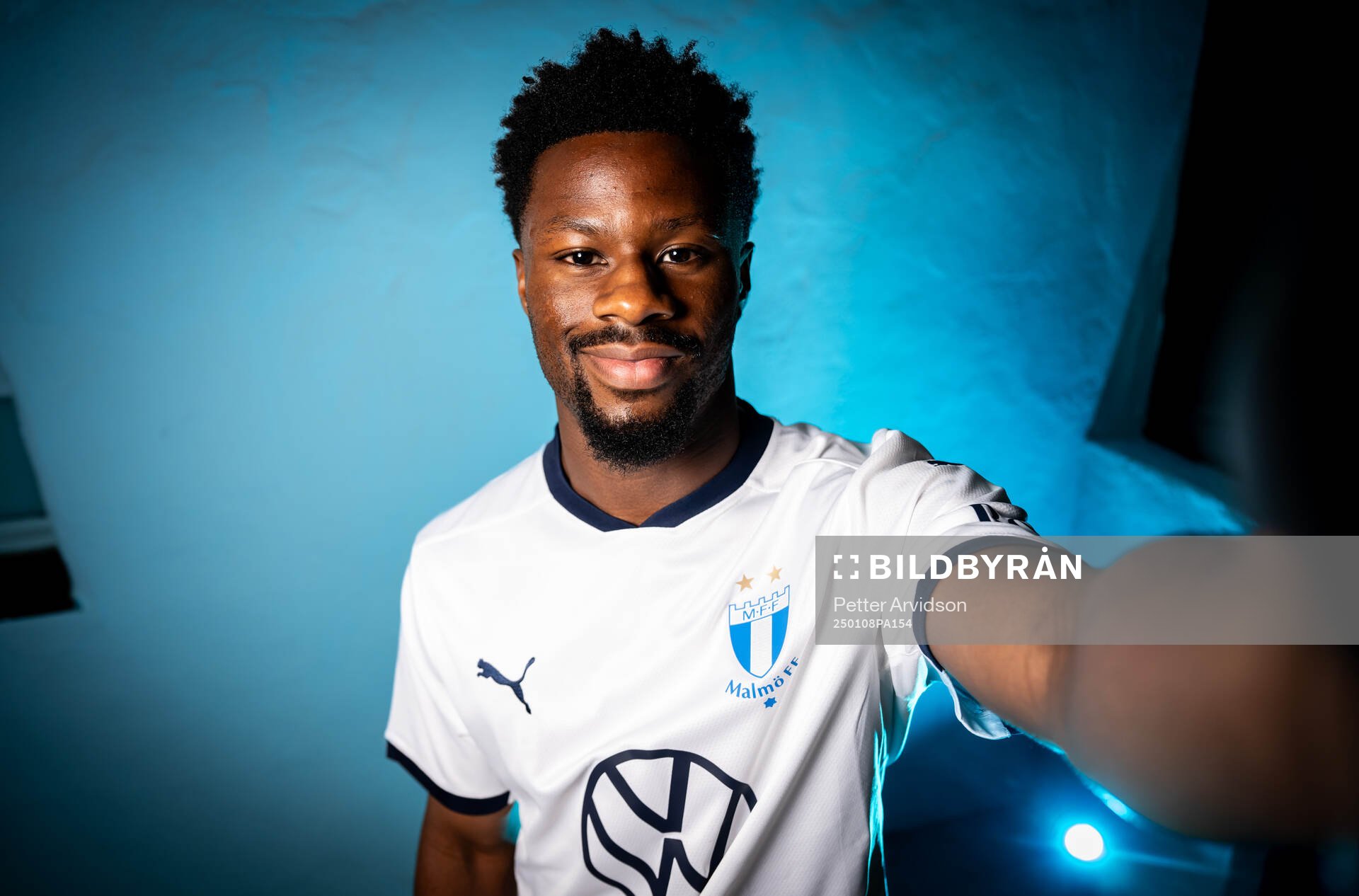Malmö FF presenterar Emmanuel Ekong som ny spelare