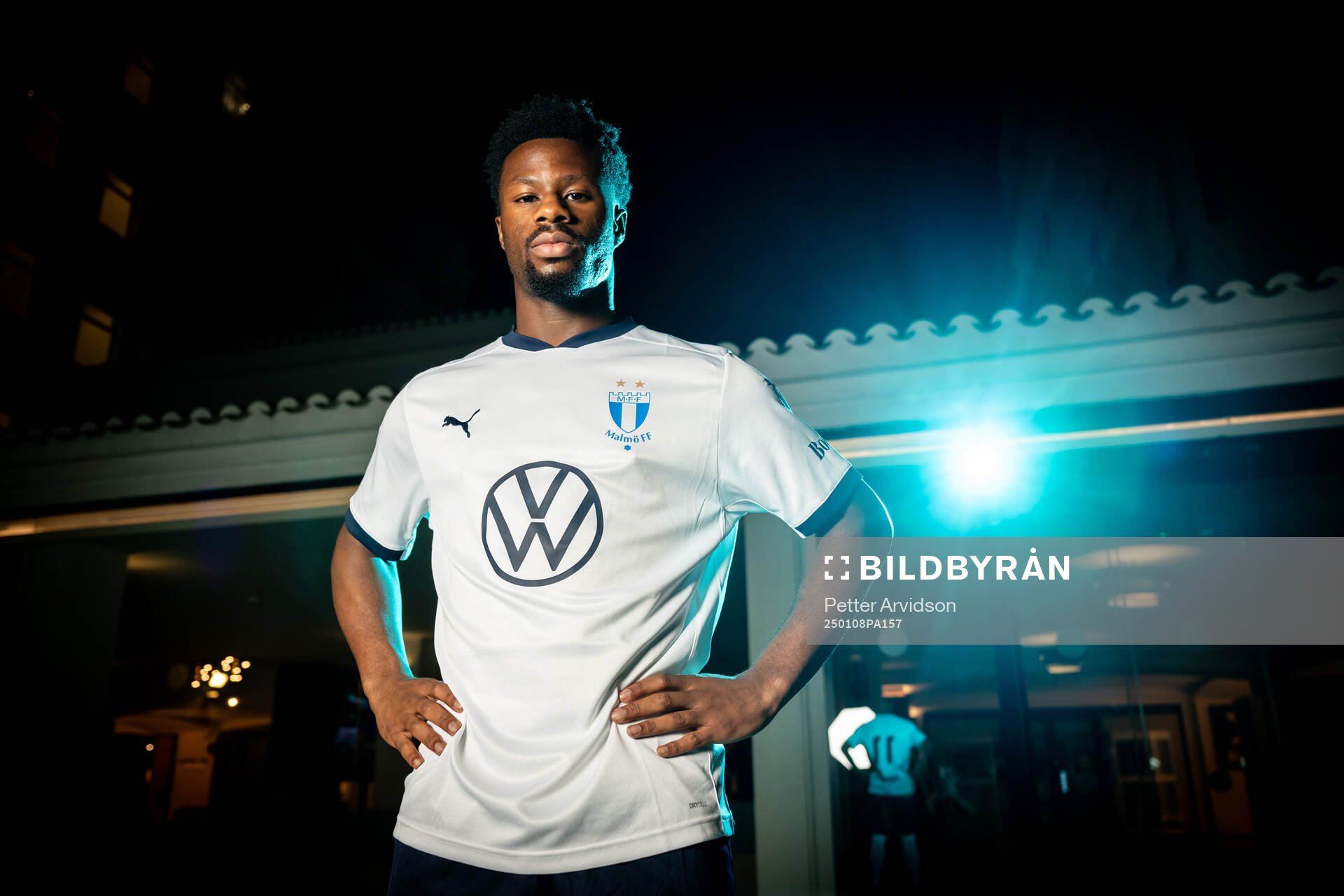 Malmö FF presenterar Emmanuel Ekong som ny spelare