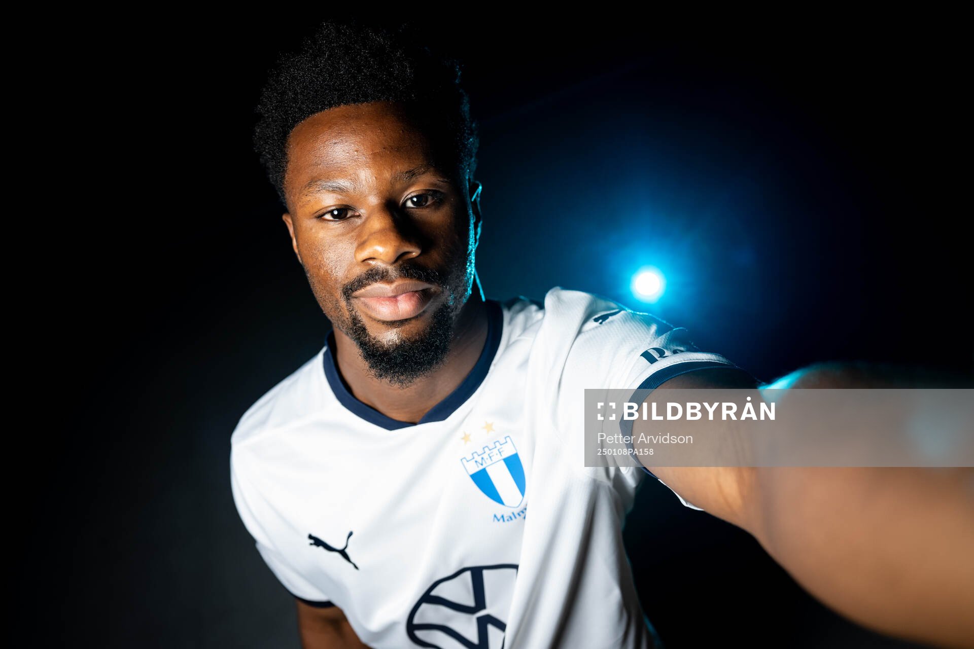 Malmö FF presenterar Emmanuel Ekong som ny spelare