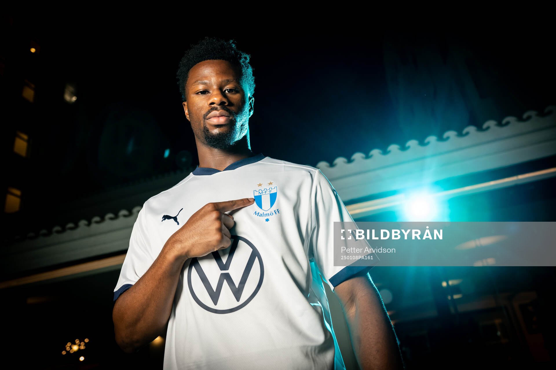 Malmö FF presenterar Emmanuel Ekong som ny spelare