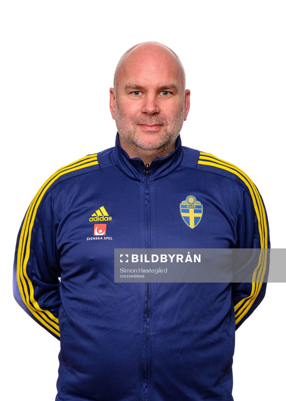 Robert Axelsson, nationell fotbollsutbildare tränarutbildning poserar för porträtt den 8 januari 2025 i Stockholm. 