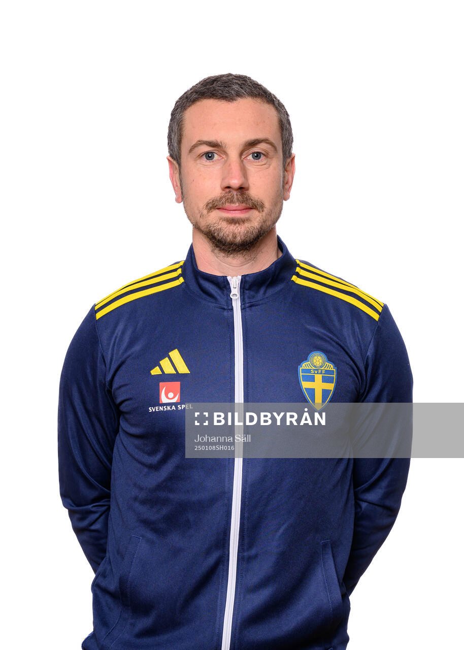 Erik Lundstedt, specialist målvaktsspel poserar för porträtt den 8 januari 2025 i Stockholm. 
