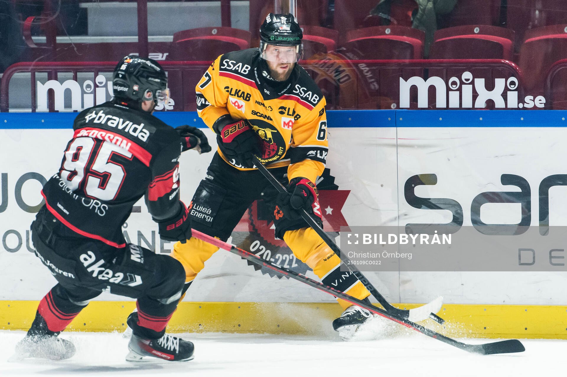 Luleås Linus Omark och Malmö Redhawks Carl Persson