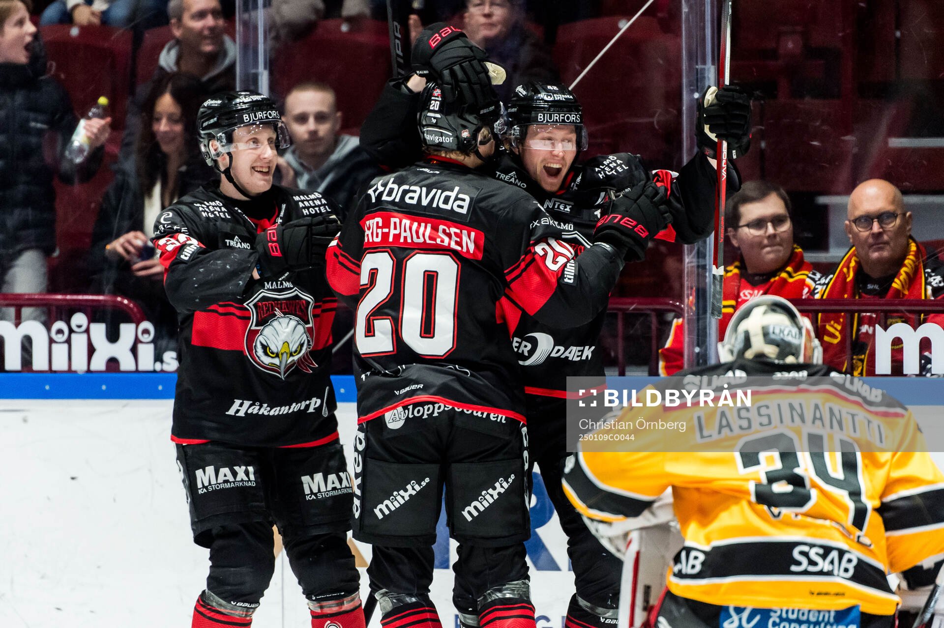 Malmö Redhawks Thomas Berg Paulsen och Robin Salo jublar