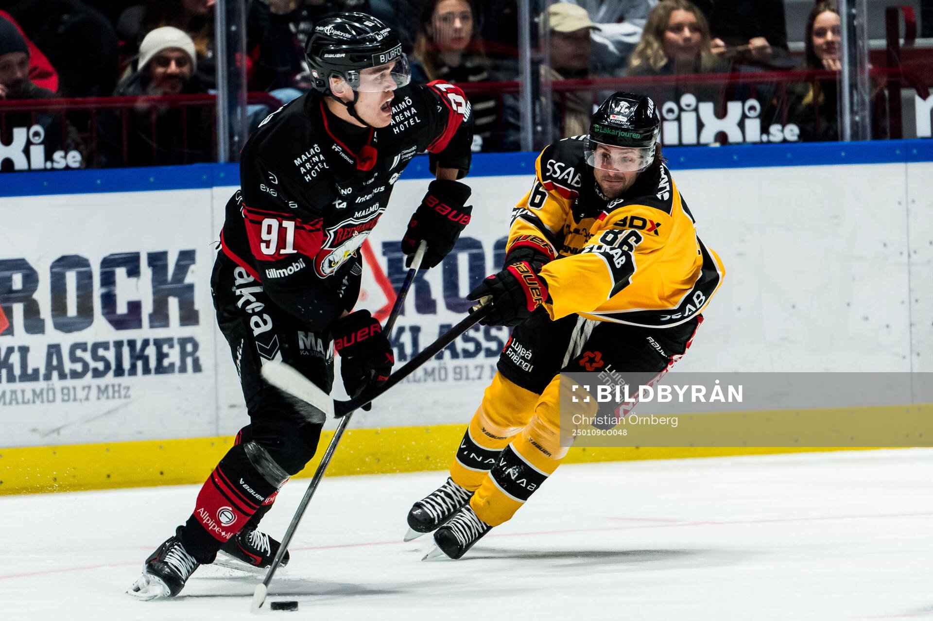 Malmö Redhawks Axel Sundberg och Luleås Mathias Bromé