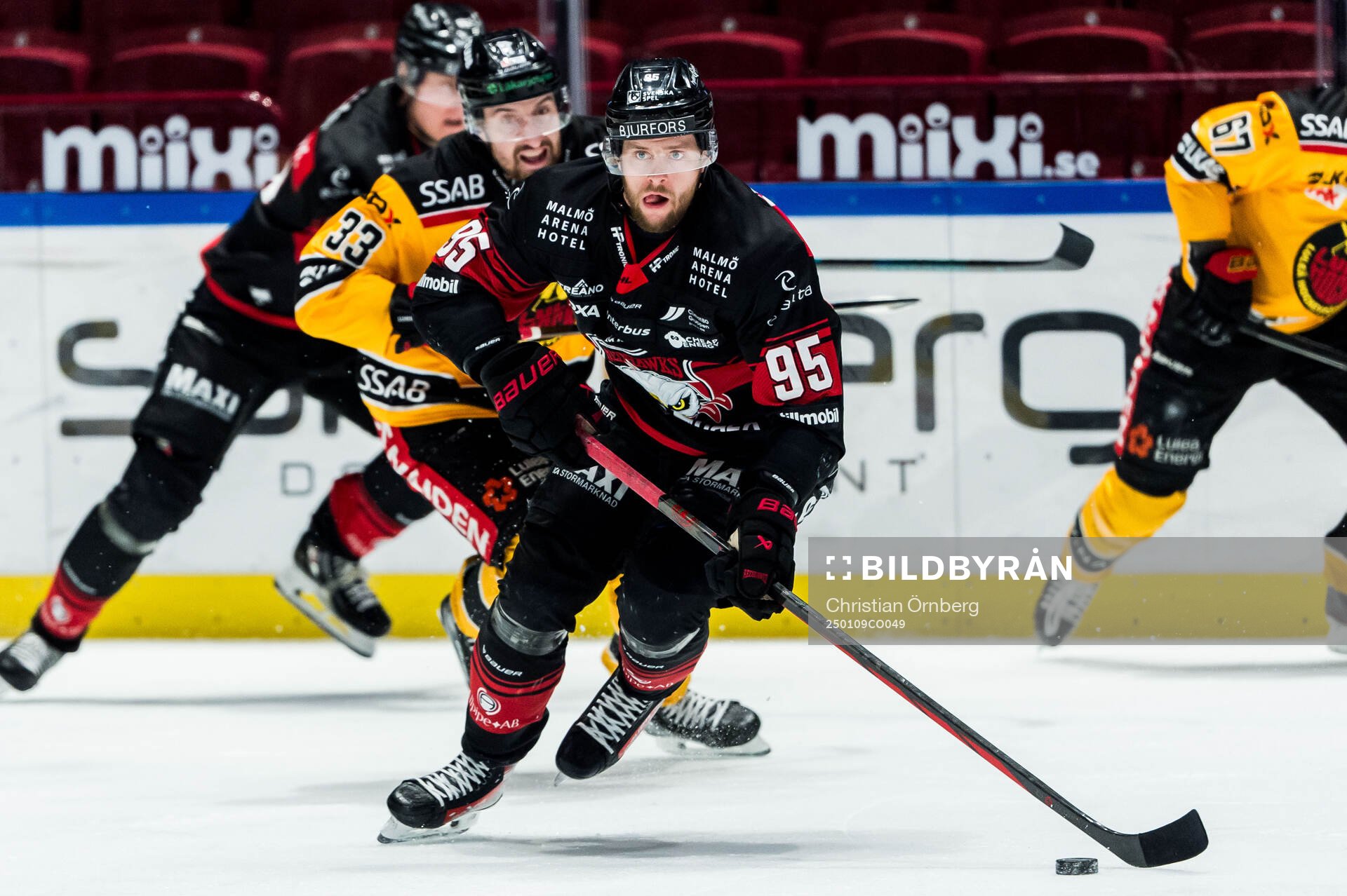 Malmö Redhawks Carl Persson och Luleås Albin Lundin