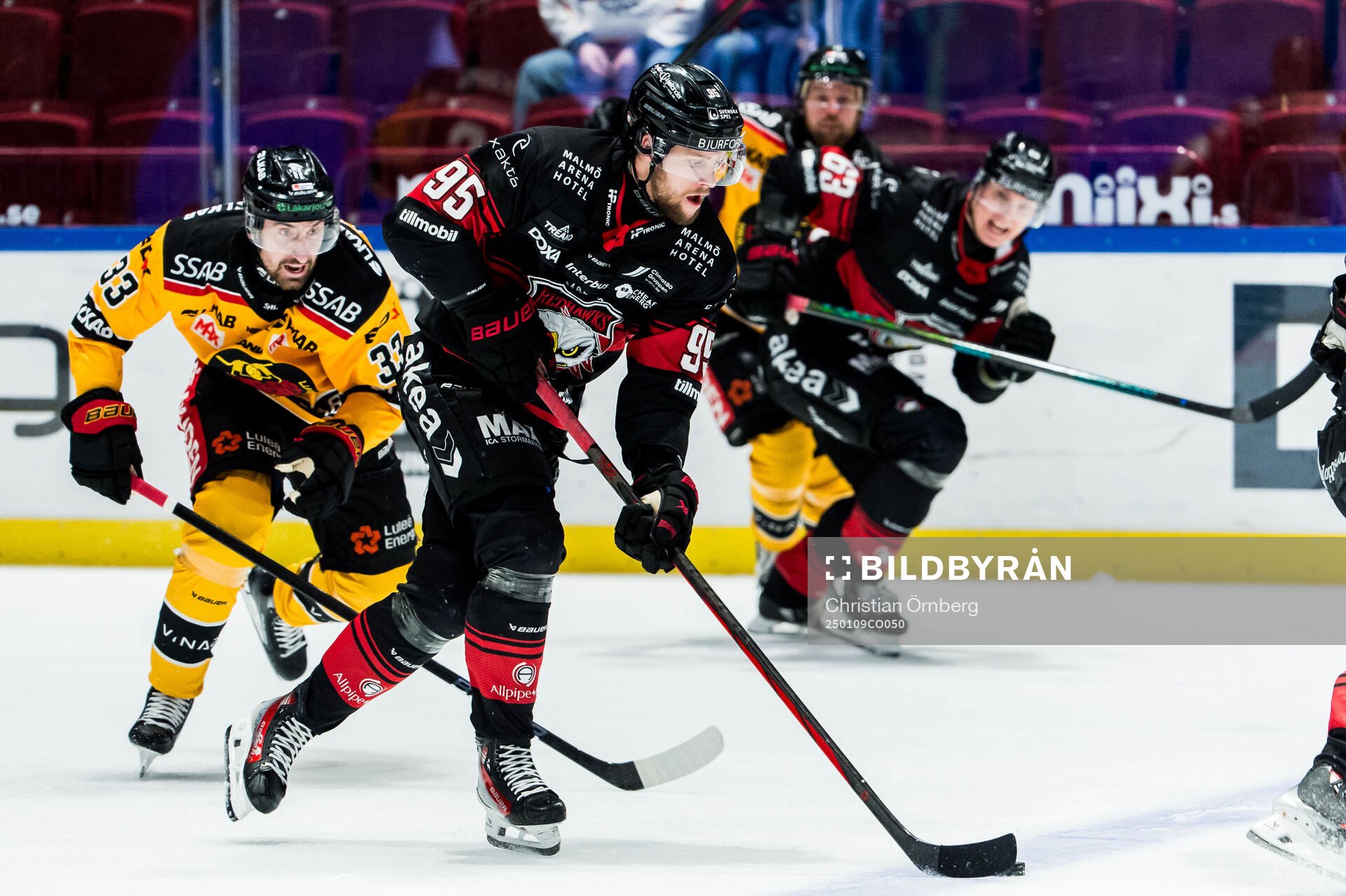 Malmö Redhawks Carl Persson och Luleås Albin Lundin