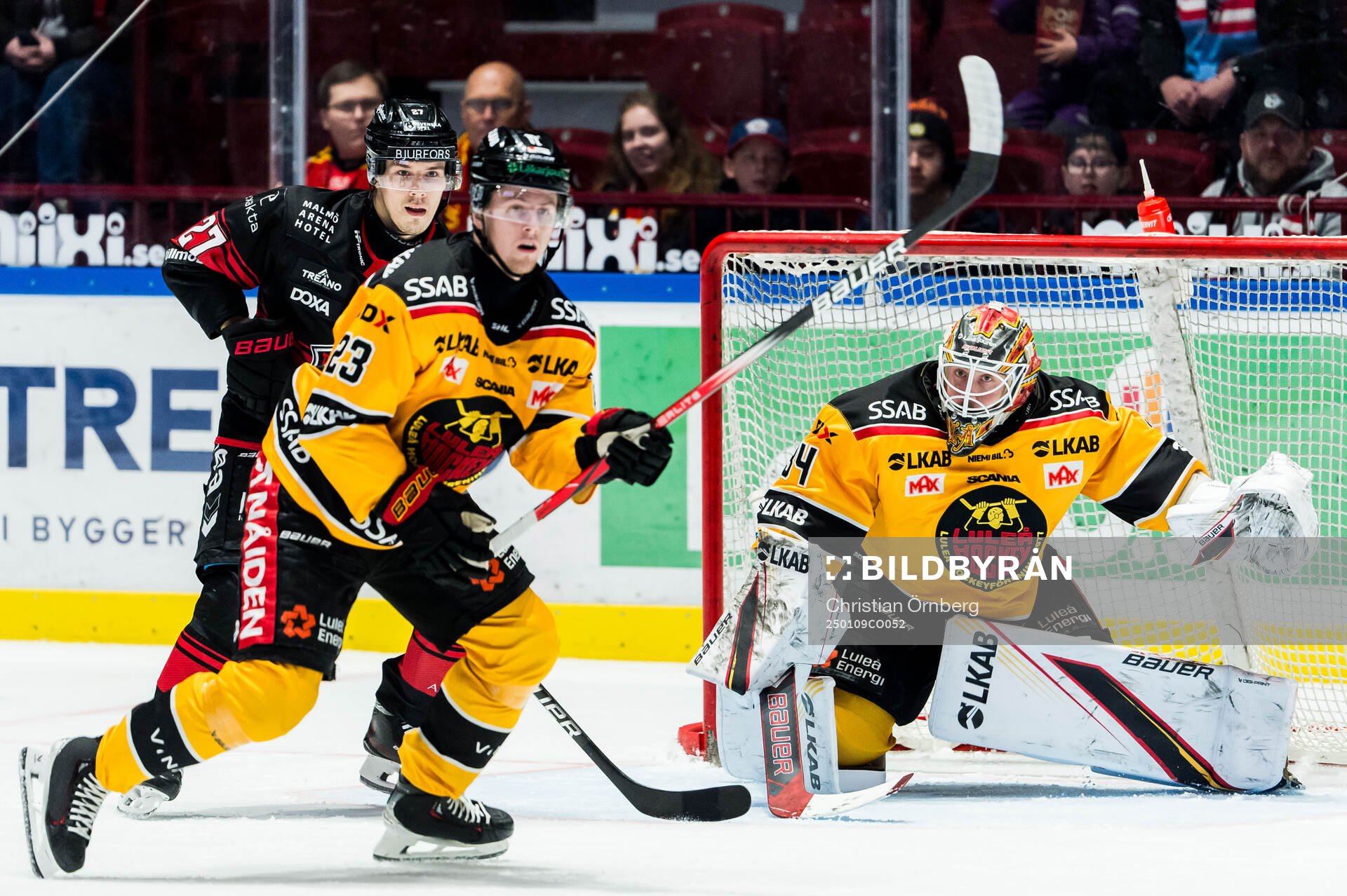 Luleås Jesper Sellgren och målvakt Joel Lassinantti och