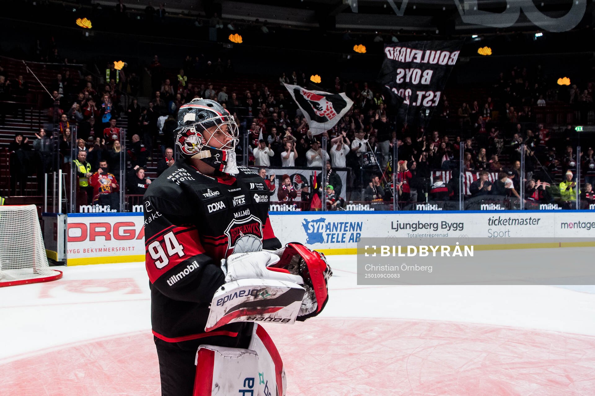 Malmö Redhawks målvakt Marek Langhamer jublar