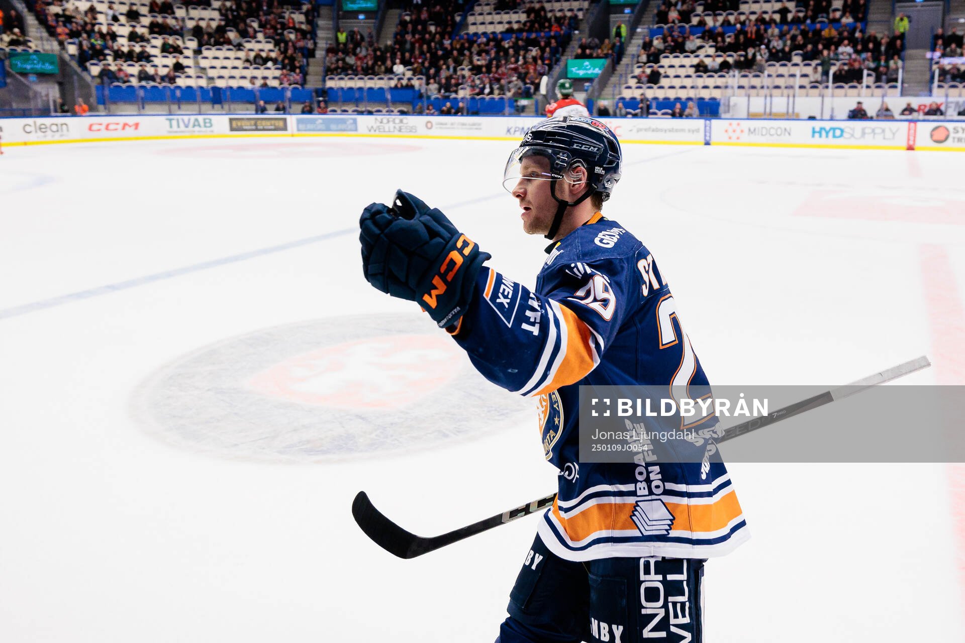 Växjös Sebastian Strandberg jublar