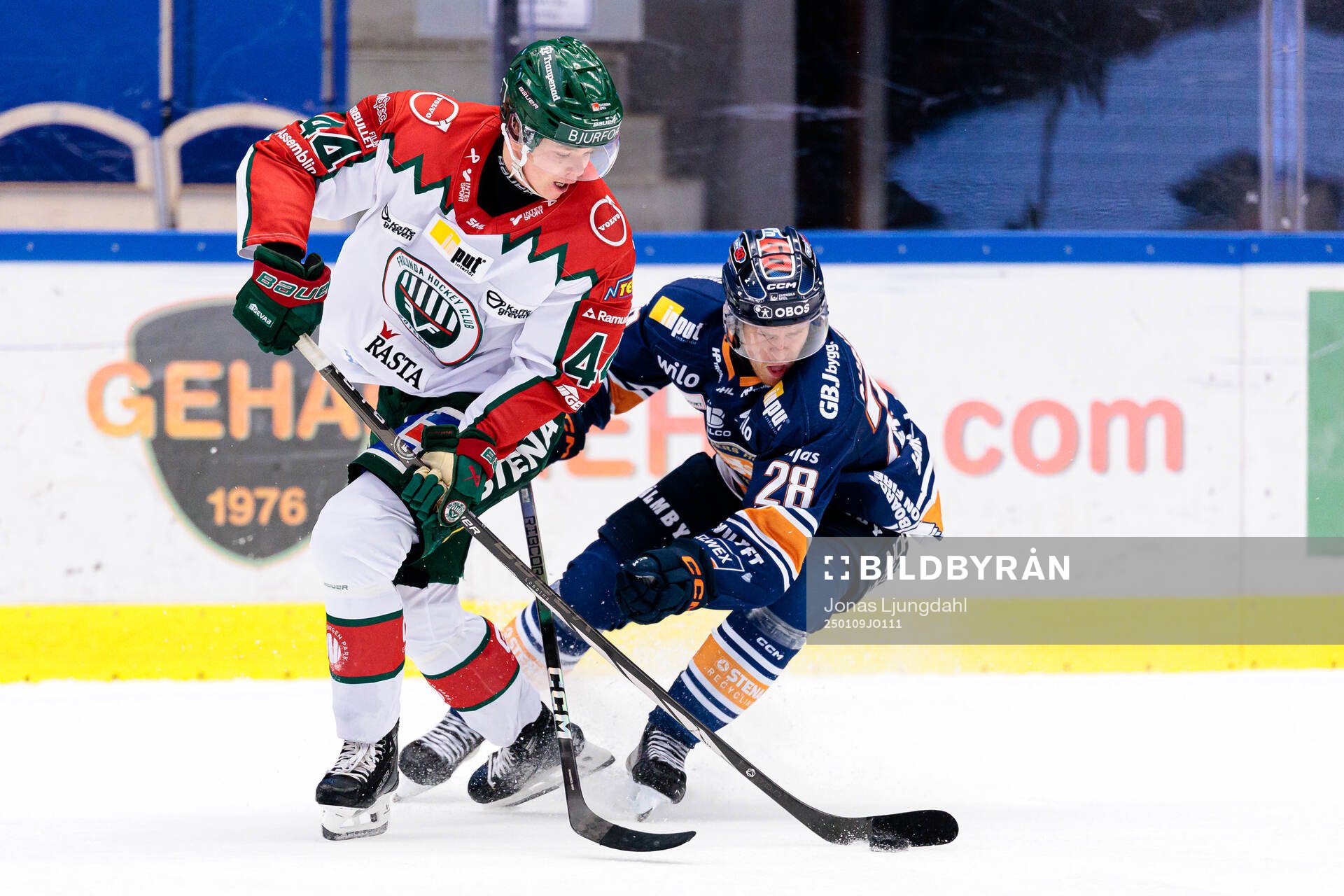 Frölundas Noah Dower Nilsson och Växjös Hugo Gustafsson