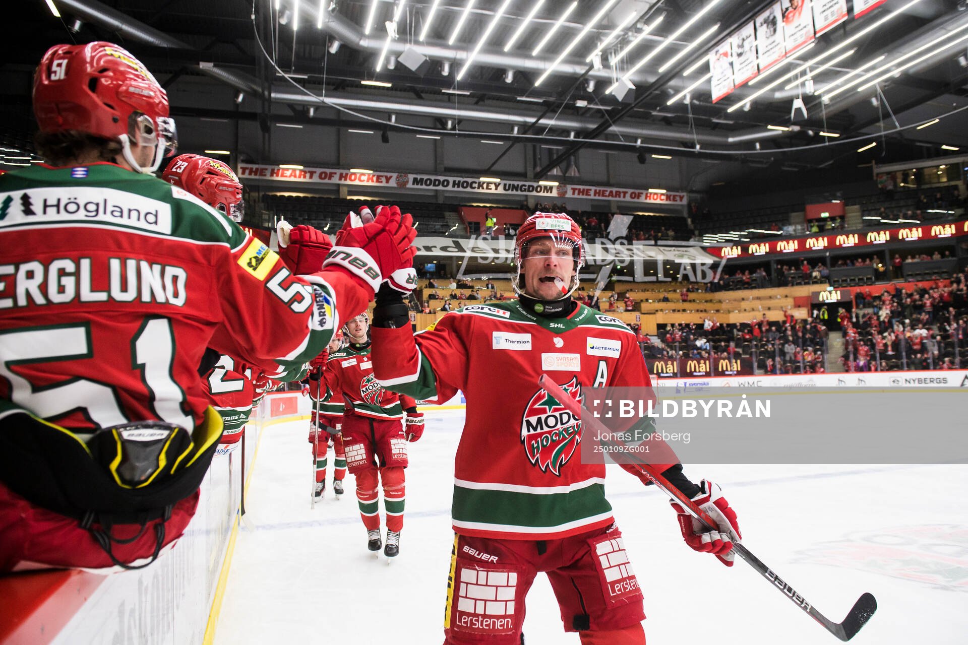 Modos Jesper Olofsson jublar
