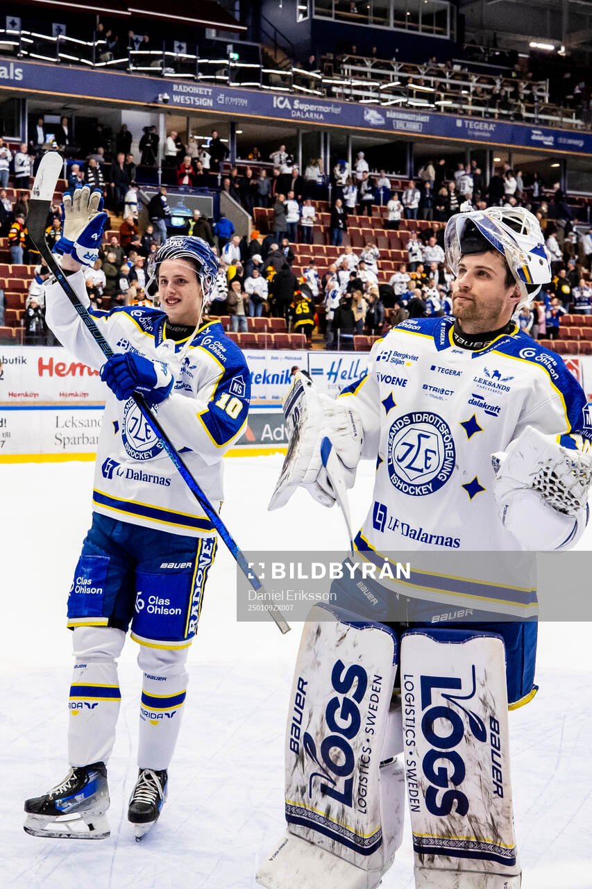 Leksands Anton Johansson och målvakt Mantas Armalis jublar